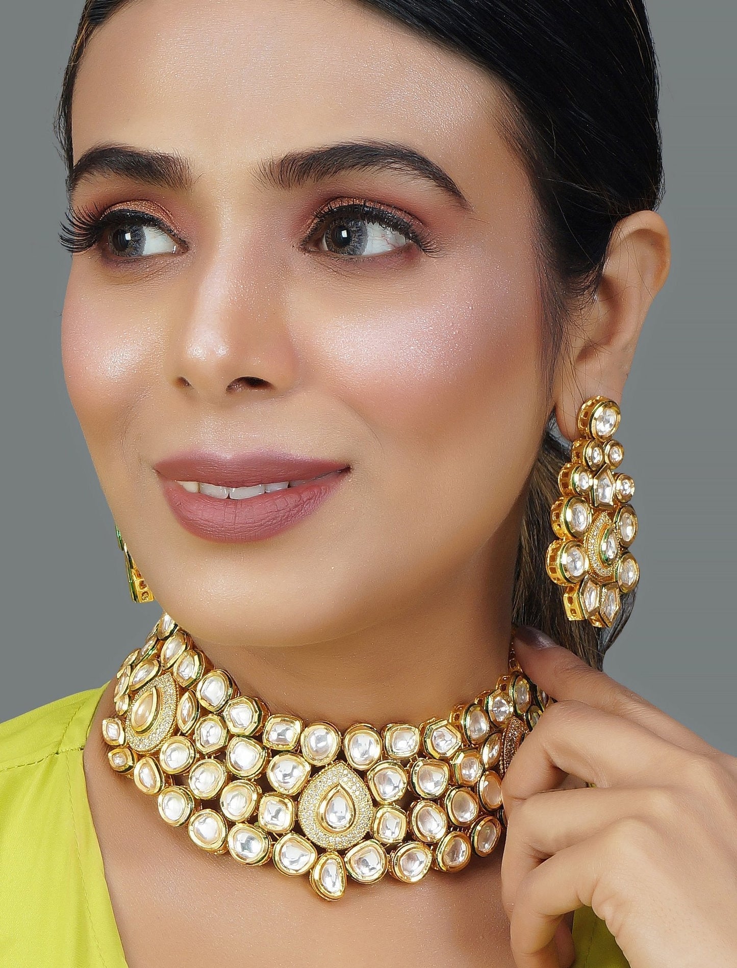 Peryl Women's Handcrafted Royal Kundan Necklace Set - Swadesiicart