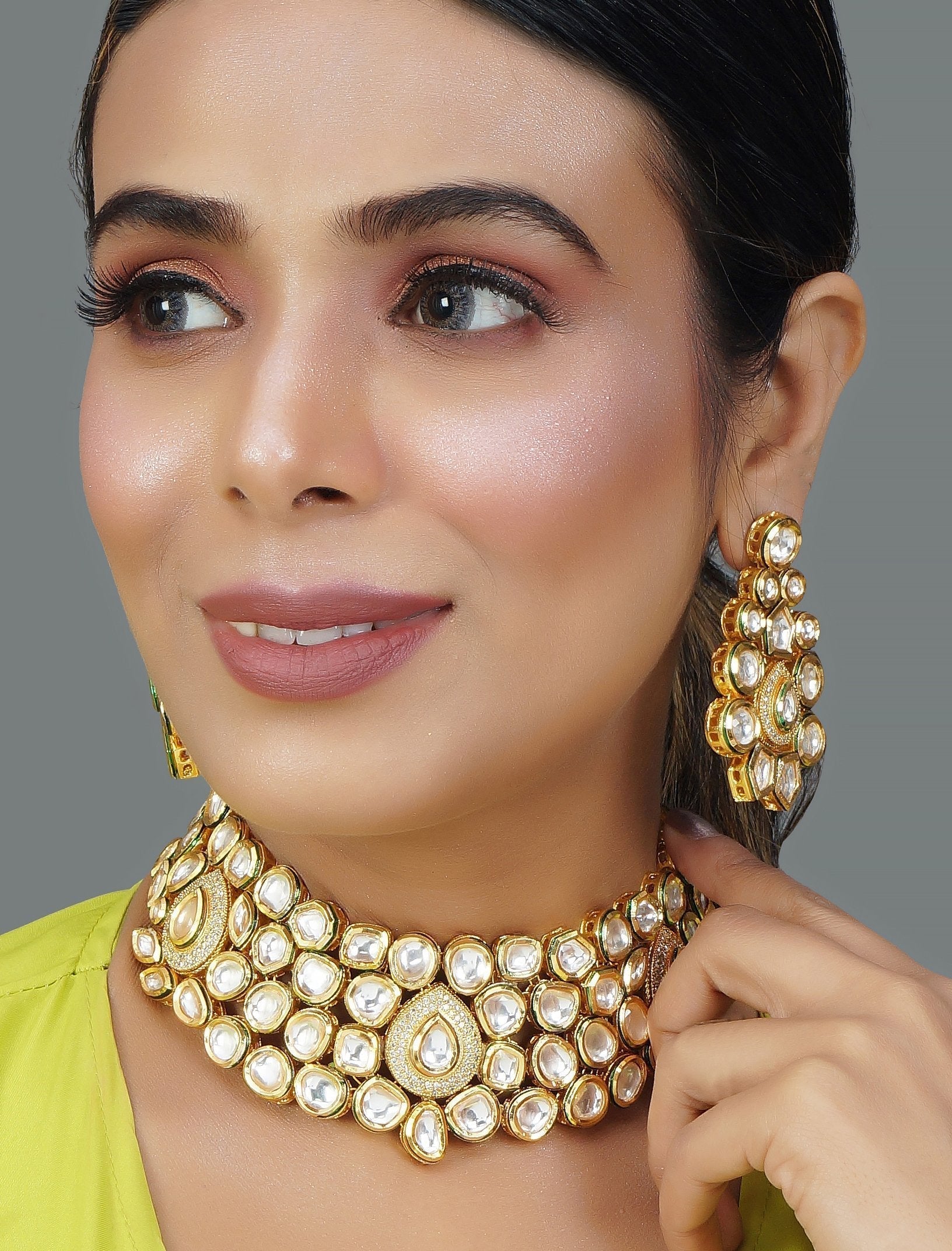 Peryl Women's Handcrafted Royal Kundan Necklace Set - Swadesiicart