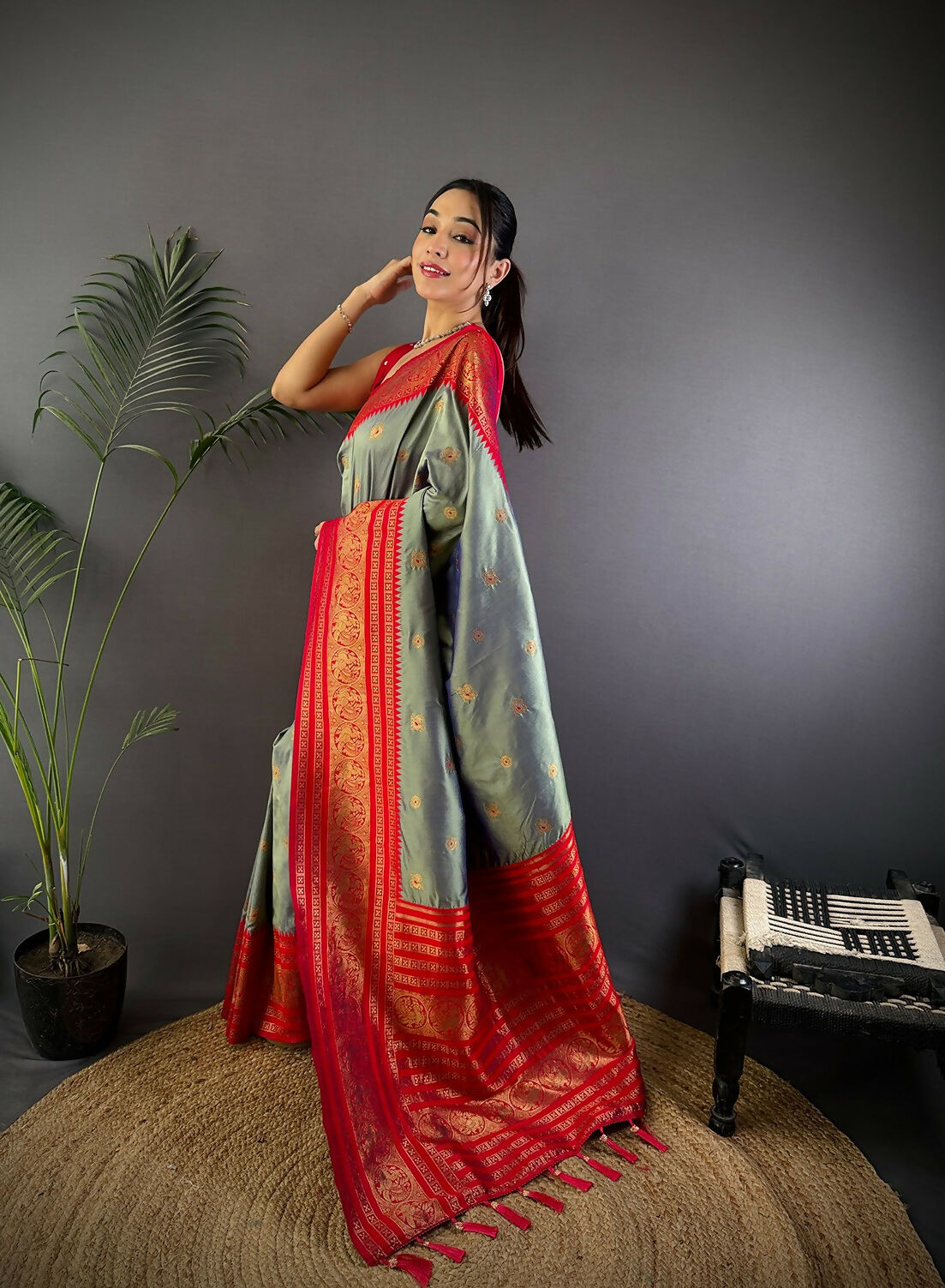 Joban Fashion Banarasi Grey Woven Soft Silk Saree | Swadesiicart
