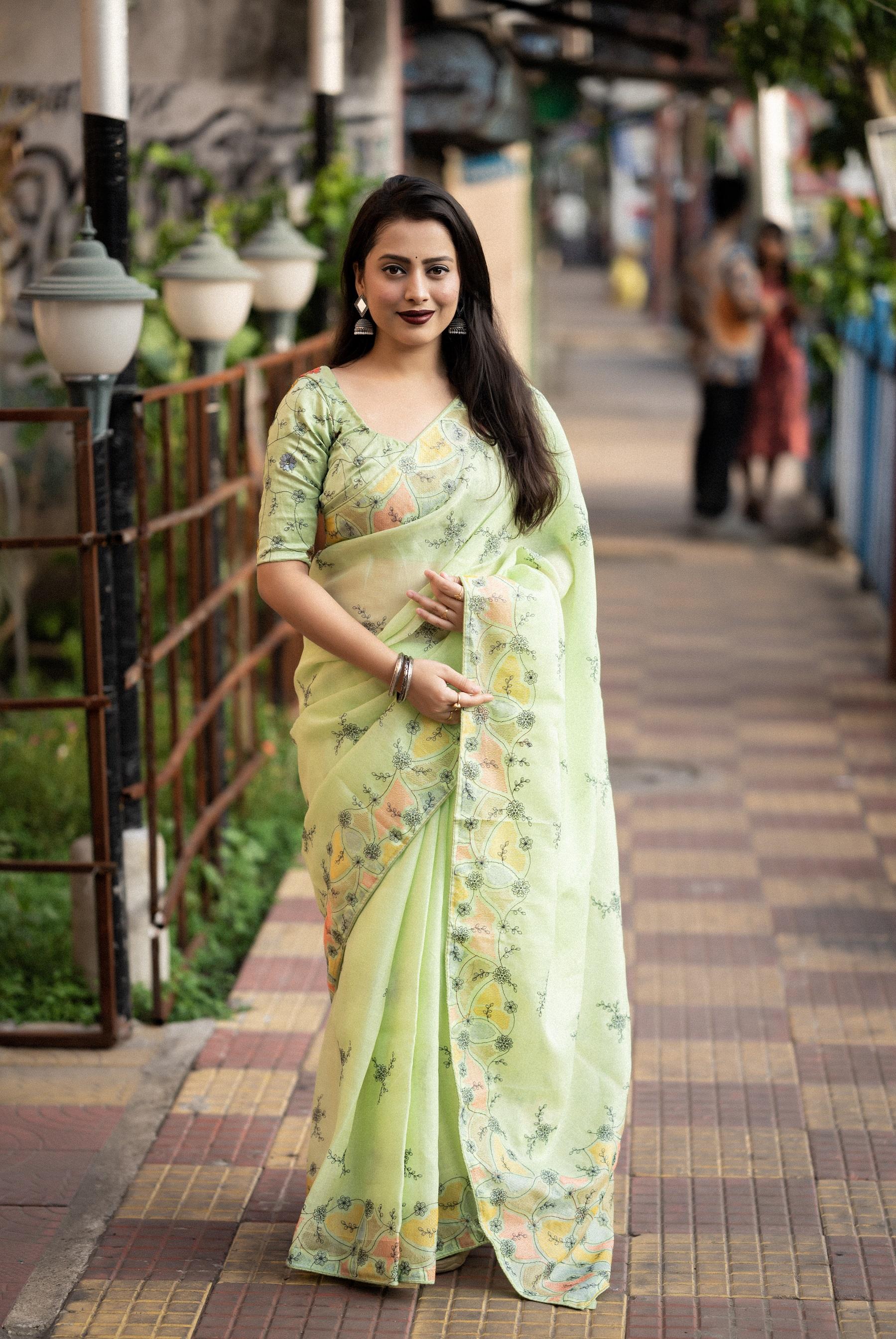 Green Pure Linen Ethnic Motifs Saree with Unstitched Blouse - Hiral Fashion | Swadesiicart