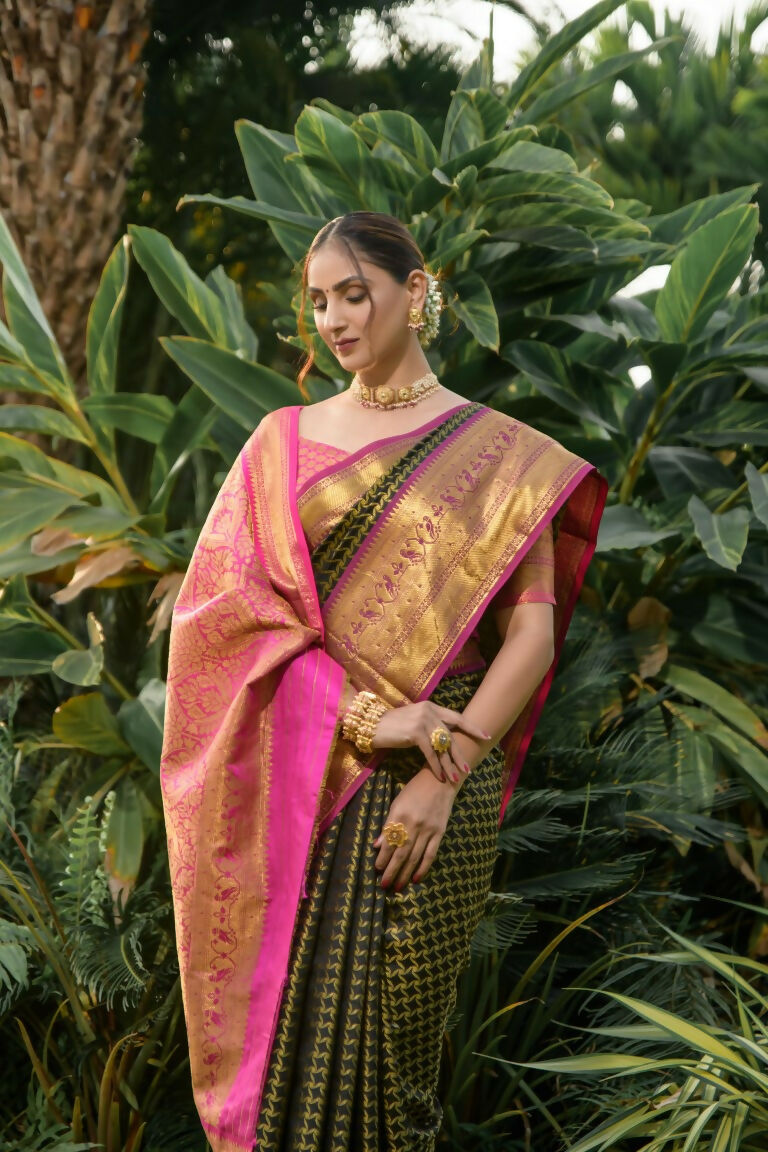 Jyoti Fashion Women's Black Kanjivaram Silk Zari Woven Saree with Blouse | Swadesiicart