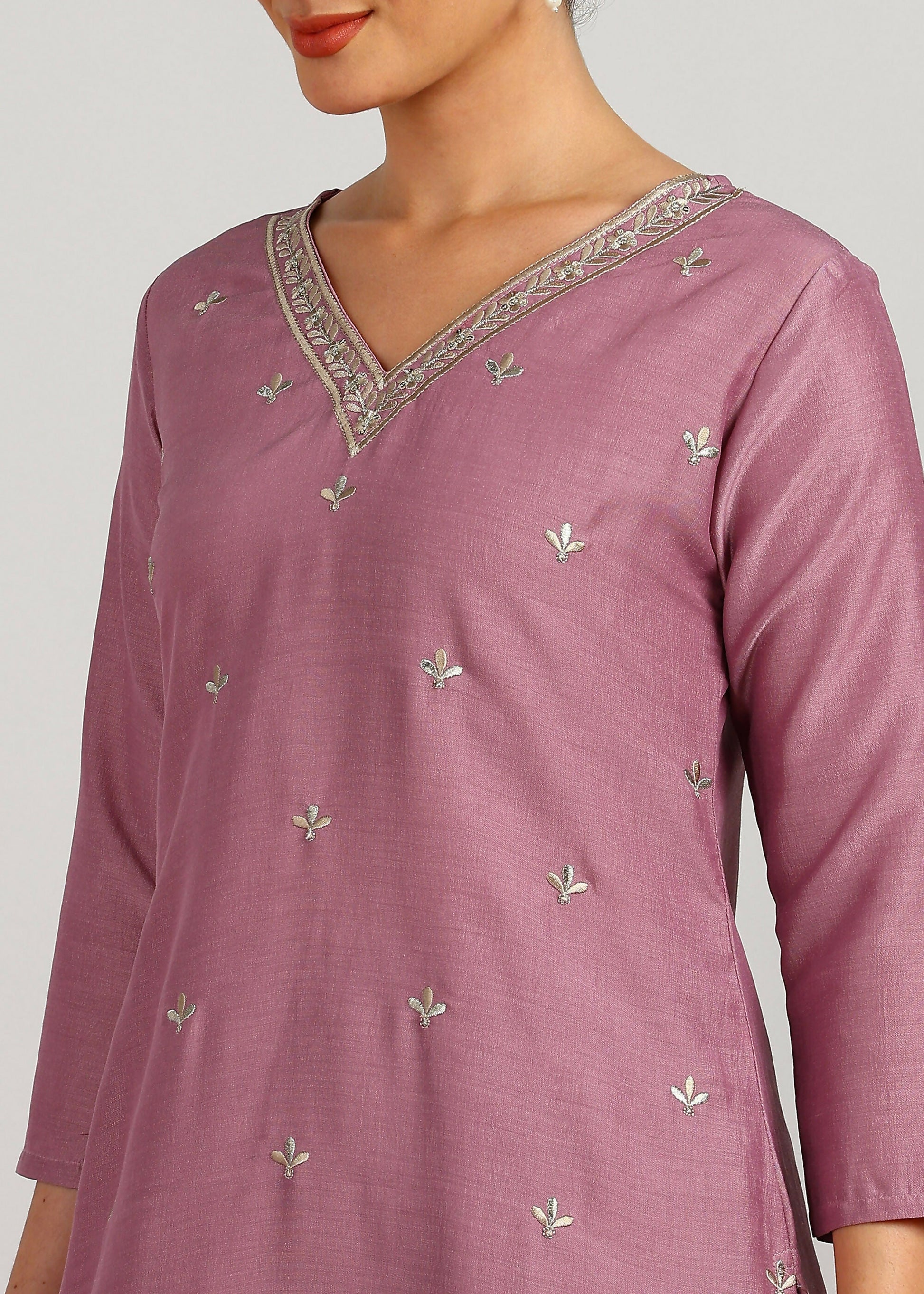 Aavyora Women’s Lavender Embroidered Kurta Set with Dupatta - Swadesiicart