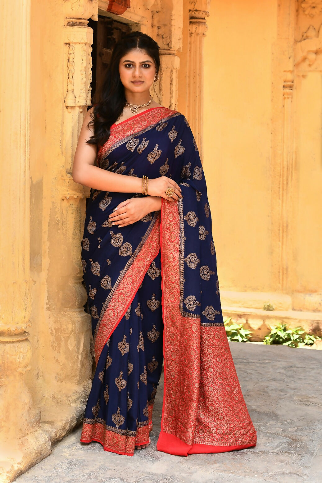 Joban Fashion Navy Blue Crepe Chiffon Pure Handloom Banarasi Silk Saree | Swadesiicart