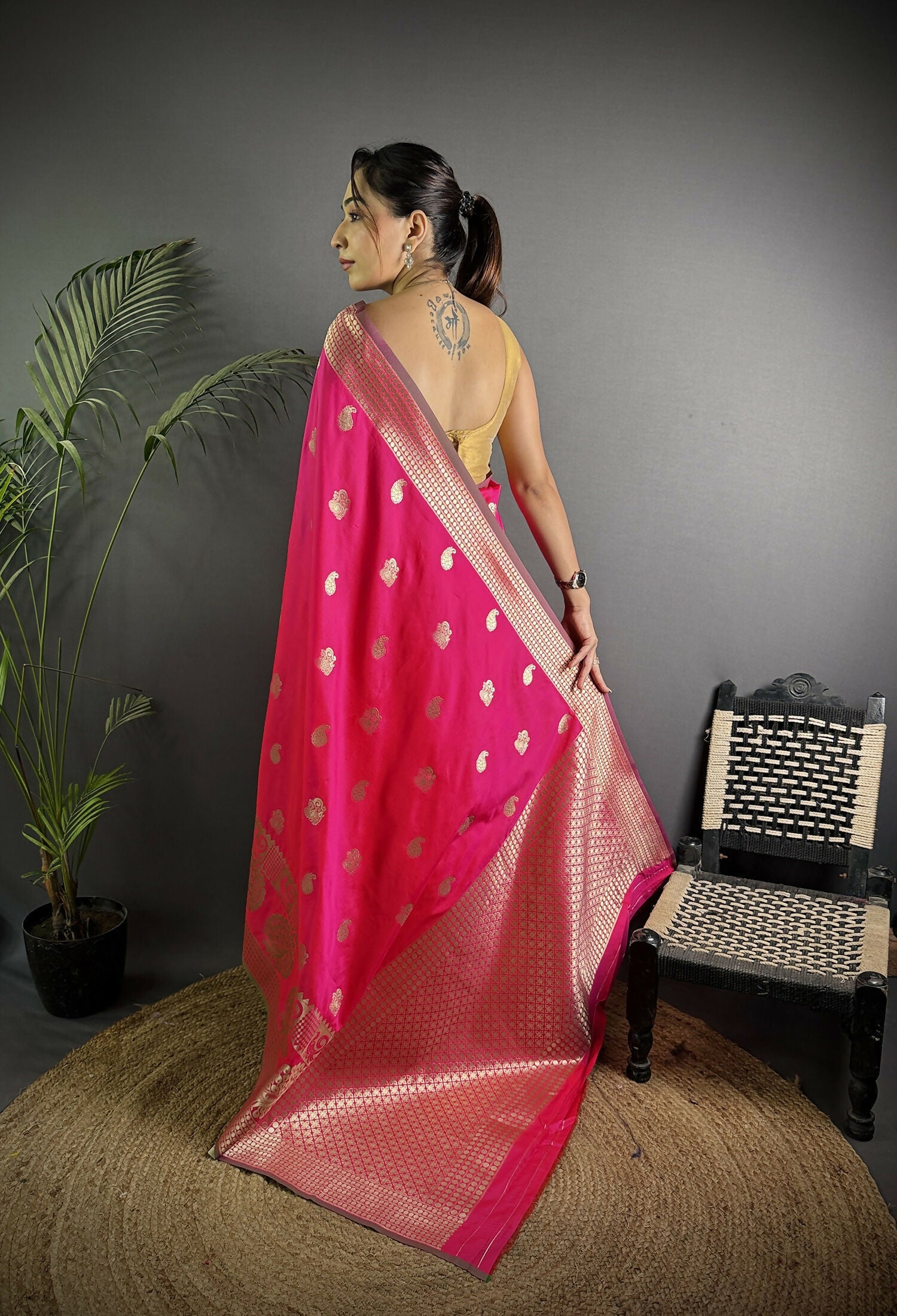 Joban Fashion Hot Pink Banarasi Soft Lichi Silk Paisley Saree | Swadesiicart