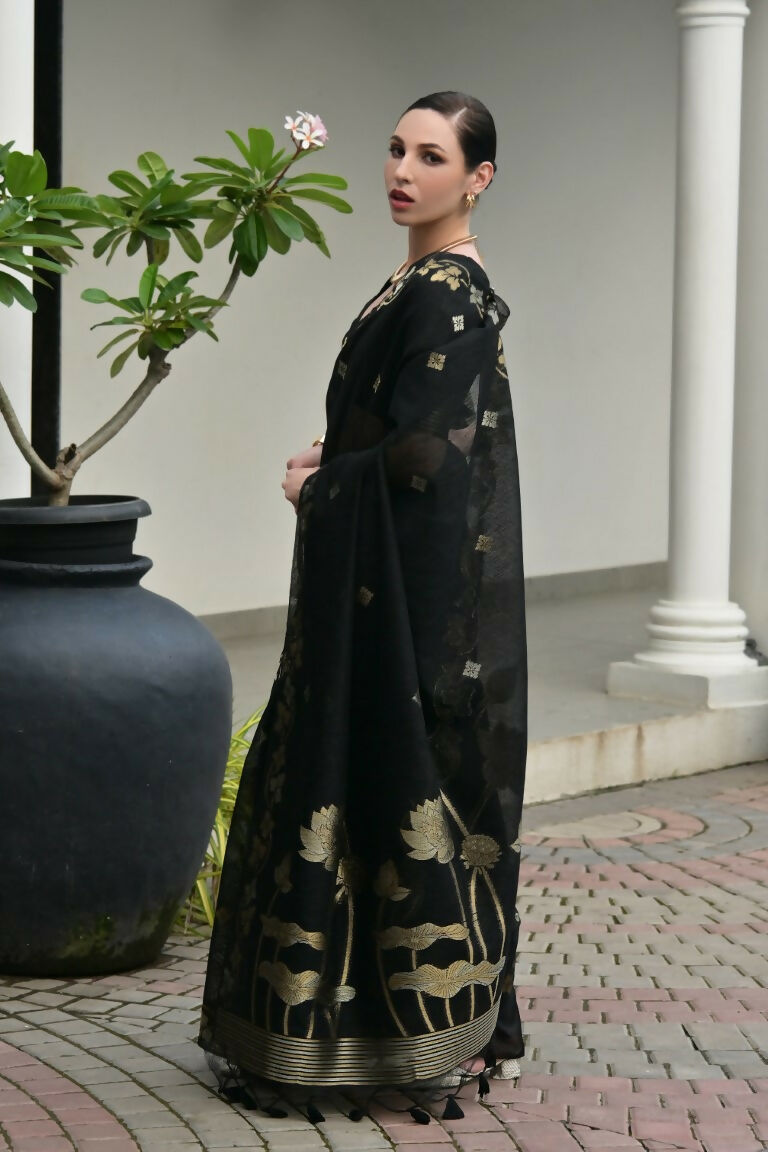 Vishnu Weaves Women's Black Linen Silk Zari Weaving Saree with Blouse - Swadesiicart
