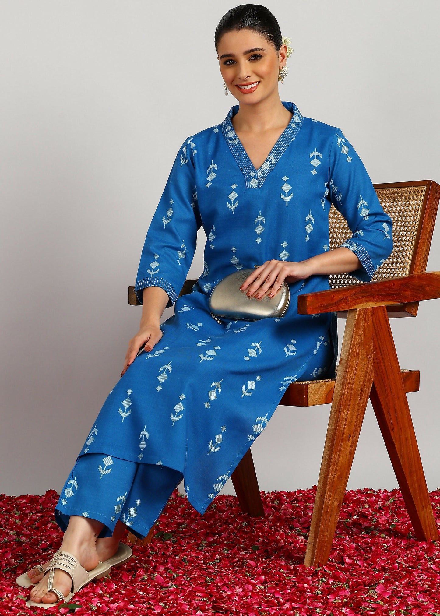 Aavyora Women's Blue Ikat Printed Ethnic Co-ord Set - Swadesiicart