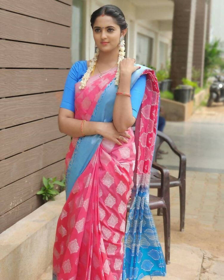DEIANA'S Beautiful Designer Golden zari Soft Lichi Silk Saree - Pink - Swadesiicart