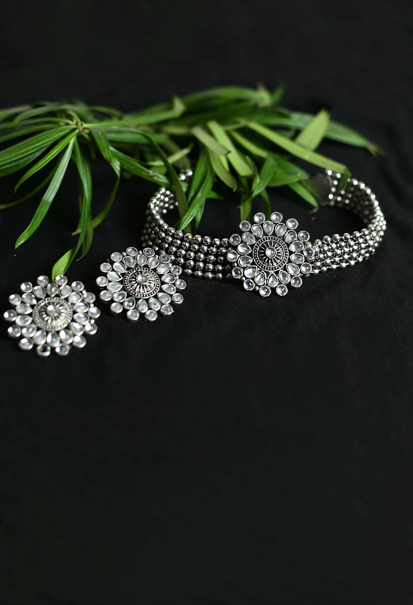 Mominos Fashion Johar Kamal Oxidised Silver-Plated Brass Finish Kundan Choker For Women (Silver) | Swadesiicart