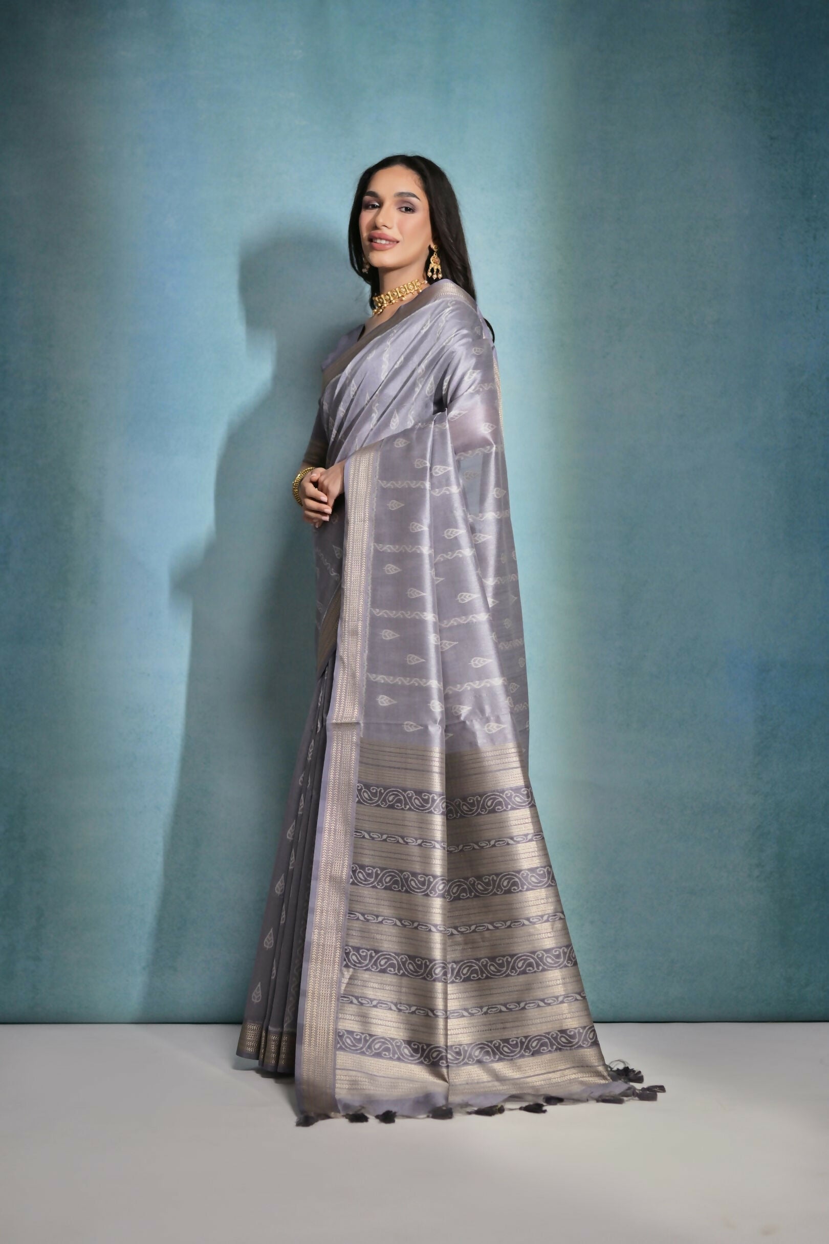 Vishnu Weaves Women's Grey Raw Silk Zari Woven Saree with Blouse - Swadesiicart