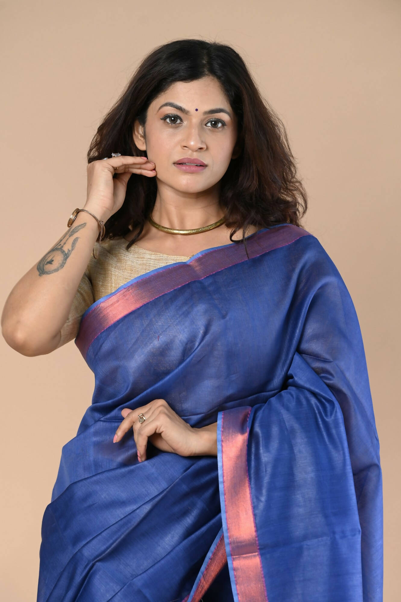 Very Much Indian Handloom Cotton Silk Maheshwari Saree With Sleek Golden Border - Purple Blue | Swadesiicart
