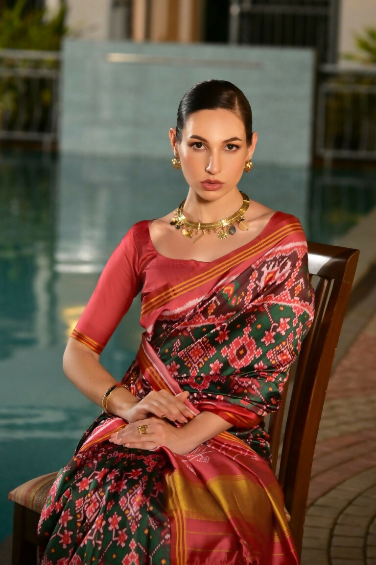 Vishnu Weaves Women's Green Banarasi Silk Patola Printed Saree with Blouse - Swadesiicart