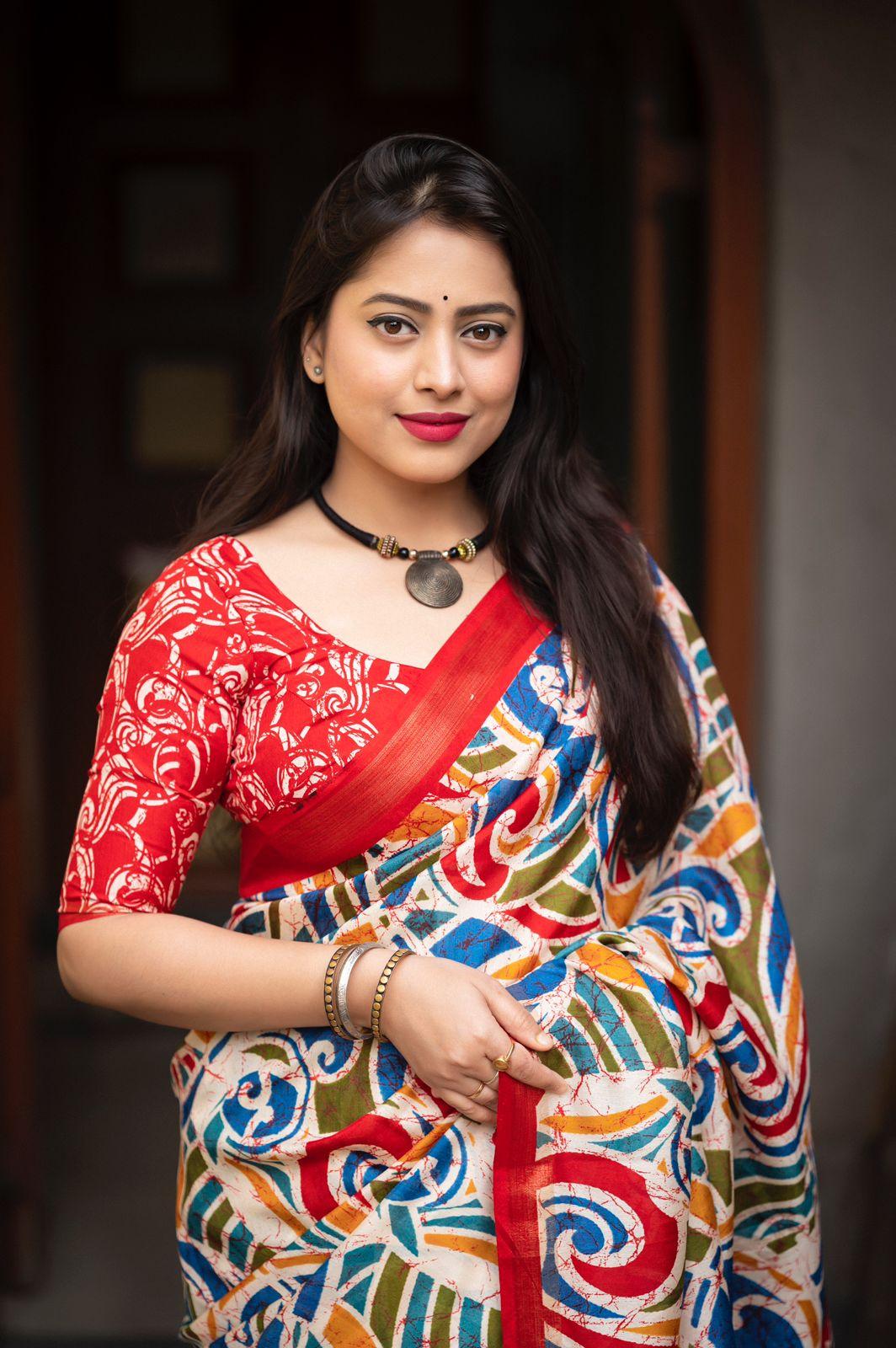 Red Cotton Crepe Batik Print Saree with Unstitched Blouse - Hiral Fashion | Swadesiicart