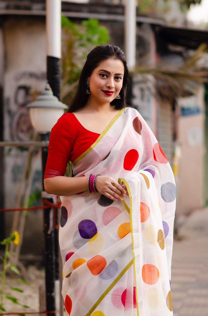 White Pure Linen Ethnic Motifs Saree with Unstitched Blouse - Hiral Fashion | Swadesiicart