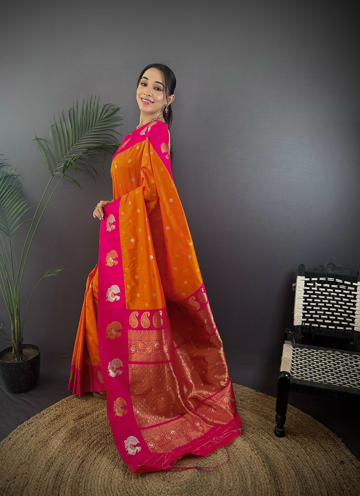 Joban Fashion Pink Butti Banarasi Silk Sarees | Swadesiicart