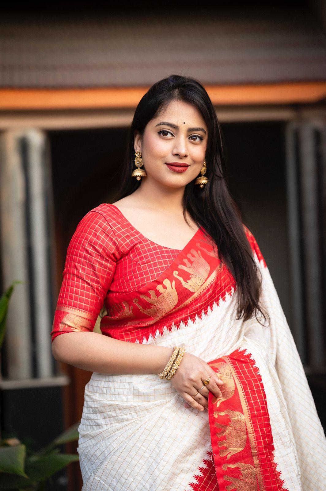 Red Silk Zari Woven Saree with Unstitched Blouse - Hiral Fashion | Swadesiicart