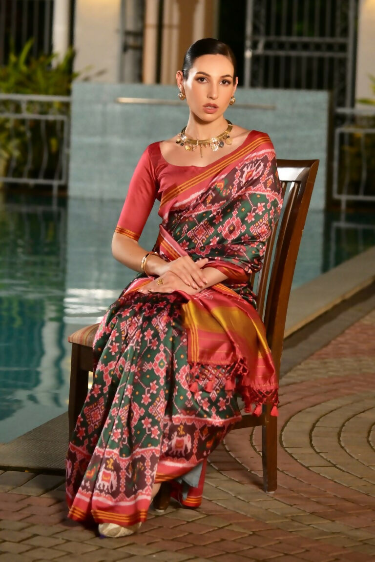 Vishnu Weaves Women's Green Banarasi Silk Patola Printed Saree with Blouse - Swadesiicart