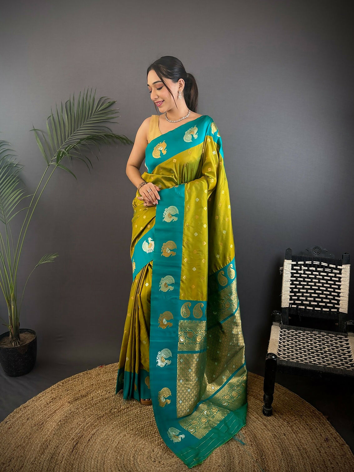 Joban Fashion Green Butti Banarasi Silk Sarees | Swadesiicart
