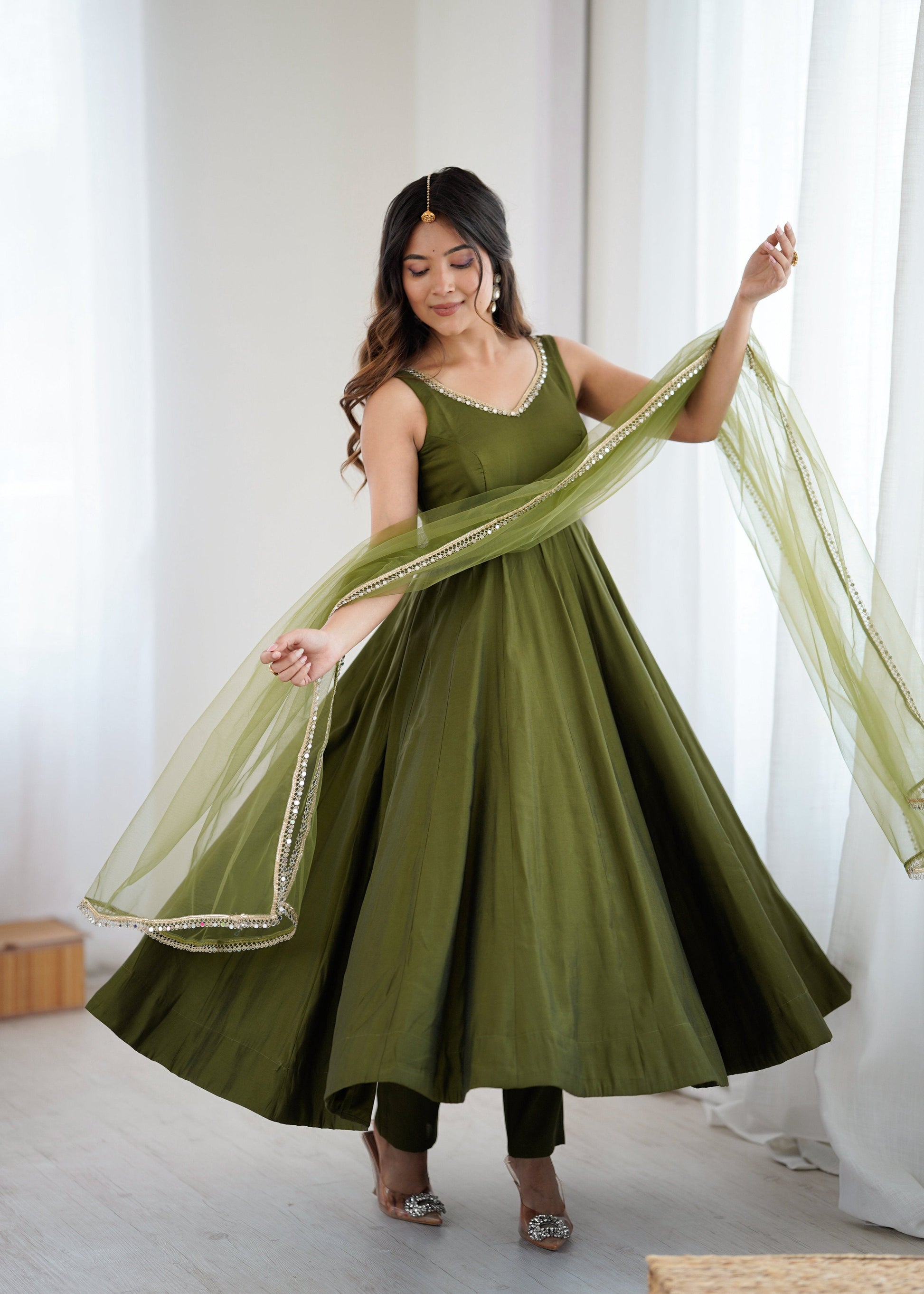 Lorenvalley Fashion Green Pure Romansilk Chanderi Fabric Yoke Fancy Lace Work Anarkali Kurta Pant With Dupatta Set - Swadesiicart