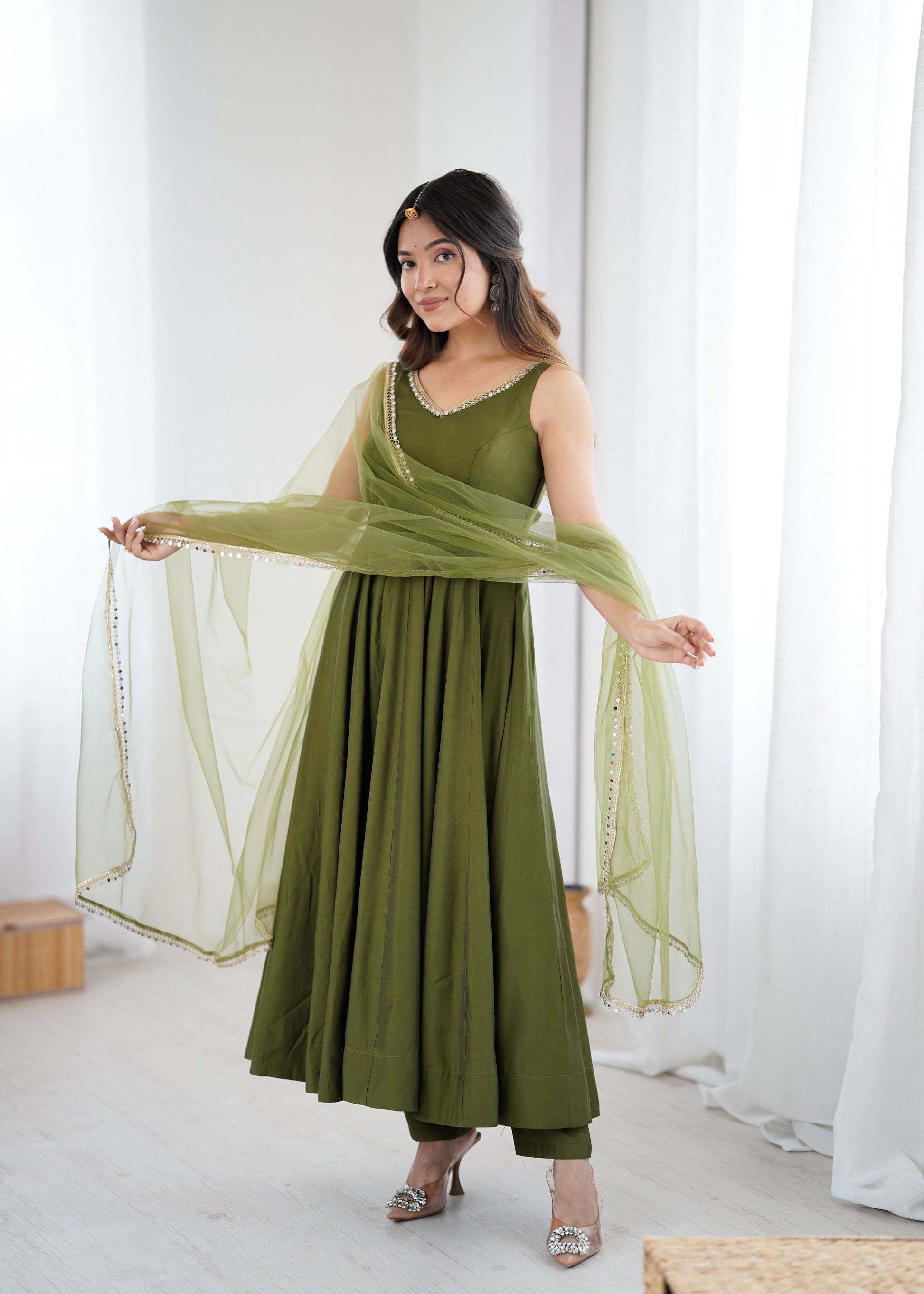 Lorenvalley Fashion Green Pure Romansilk Chanderi Fabric Yoke Fancy Lace Work Anarkali Kurta Pant With Dupatta Set - Swadesiicart