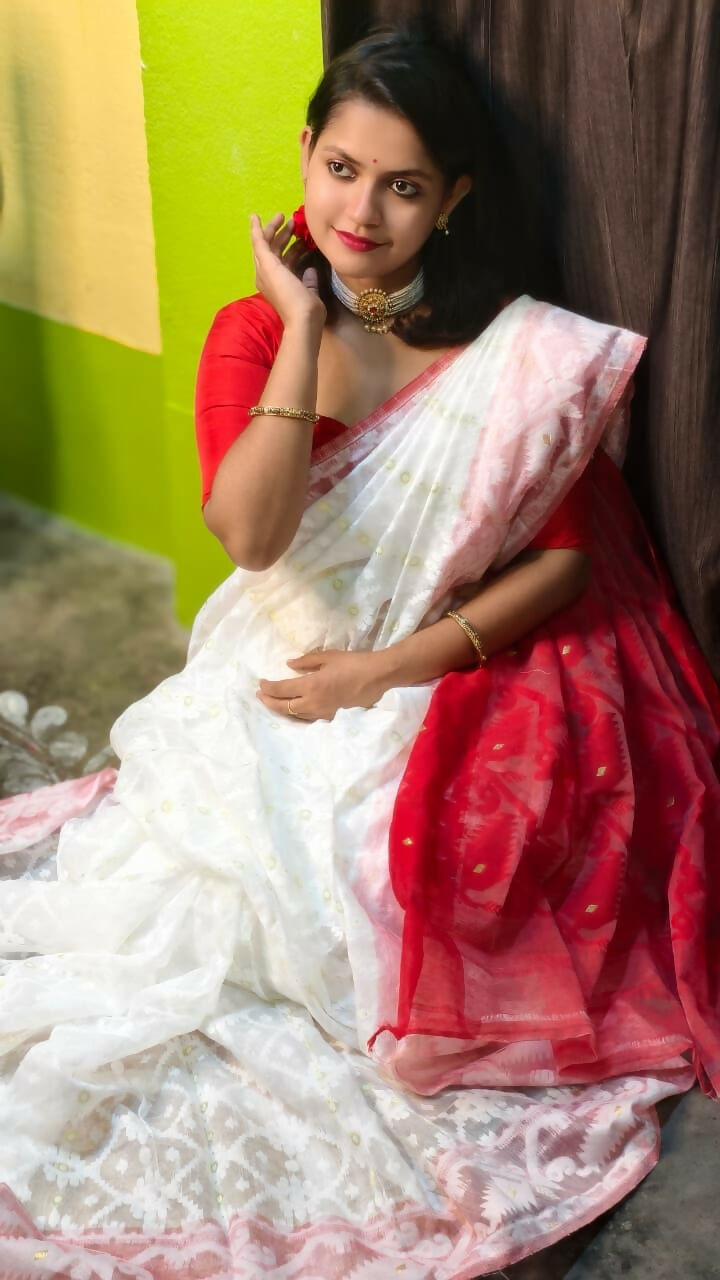 Exclusive Collection White Red White Red Jamdani Saree - Swadesiicart
