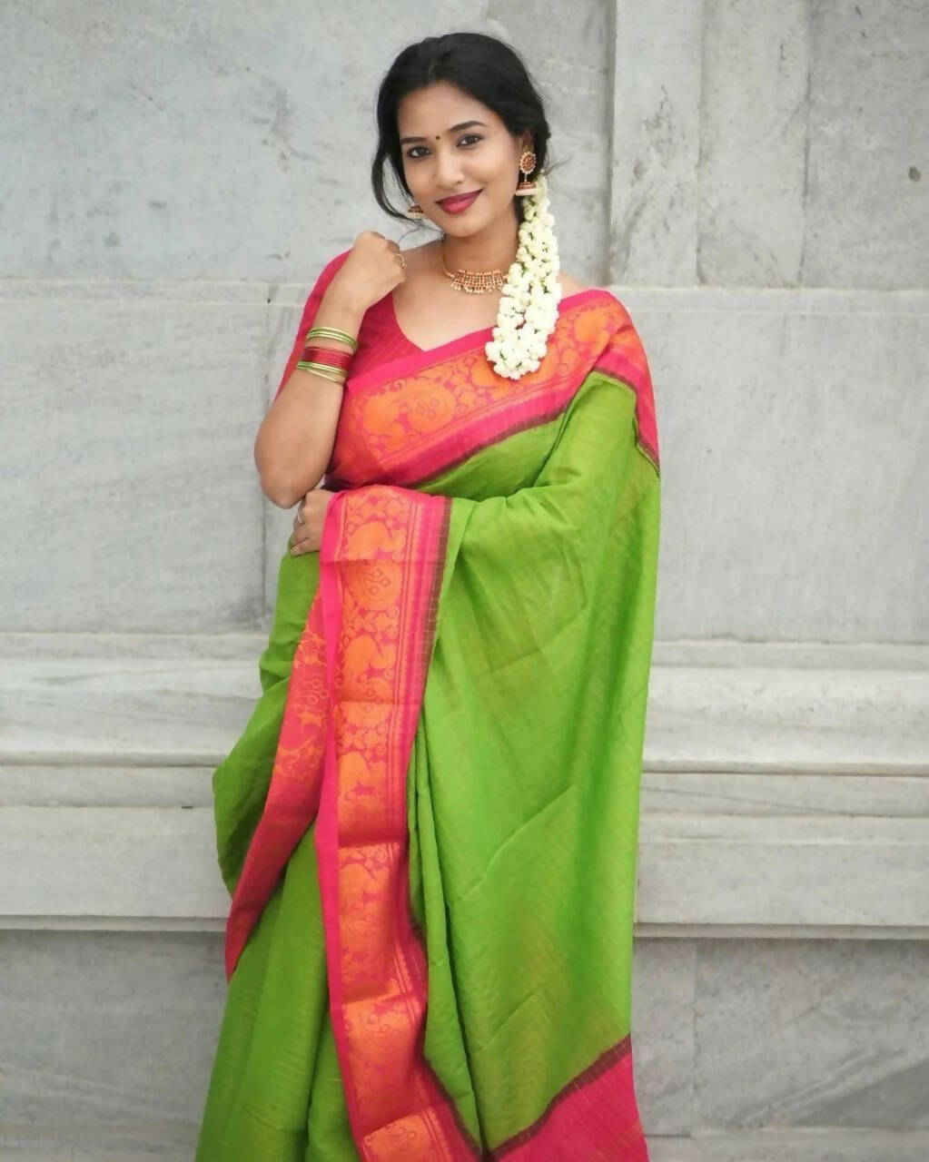 DEIANA'S Beautiful Designer Golden zari Soft Lichi Silk Saree - Parrot - Swadesiicart