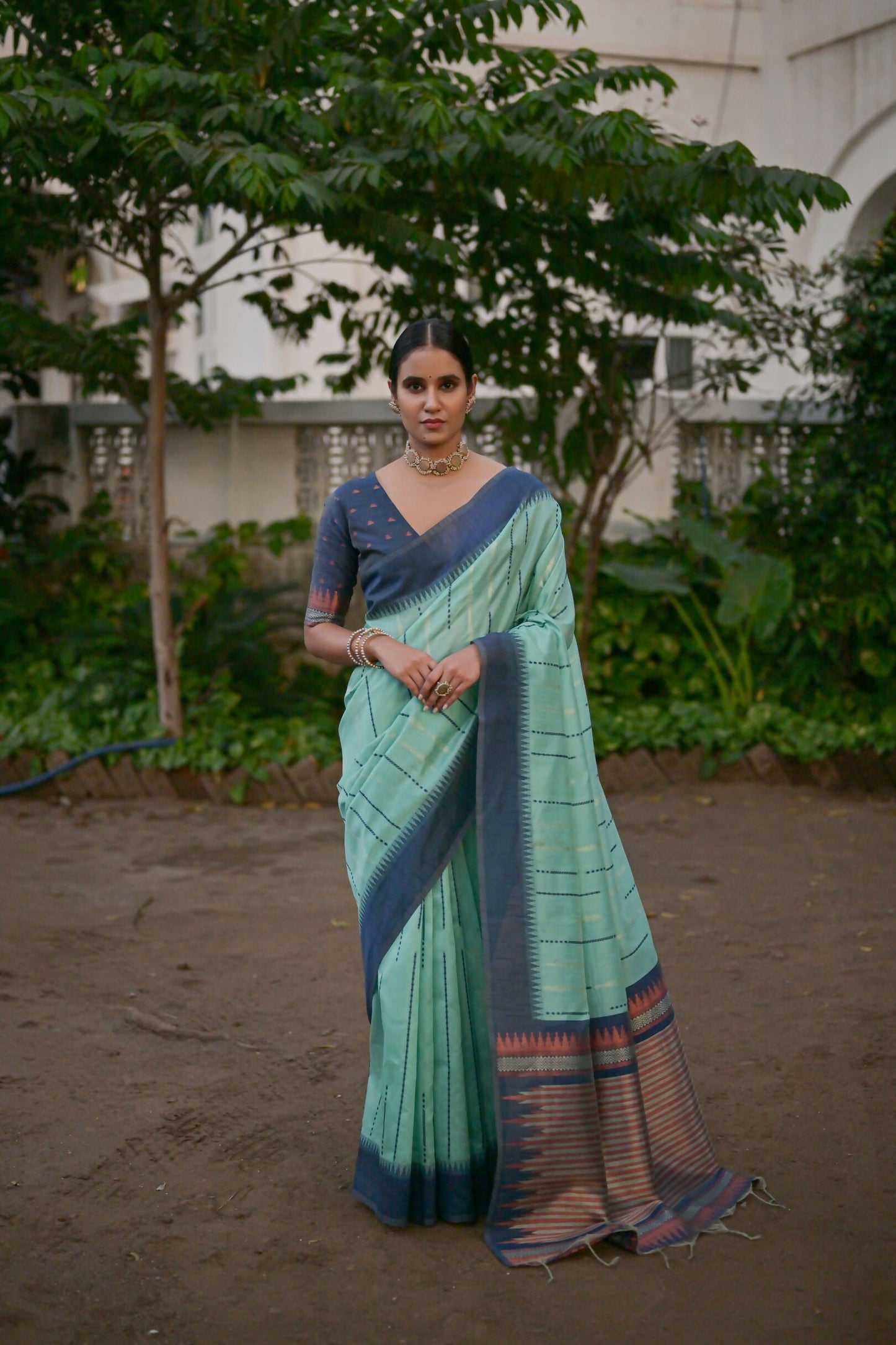 Vishnu Weaves Women's Sea-Green Raw Silk Saree with Blouse - Swadesiicart