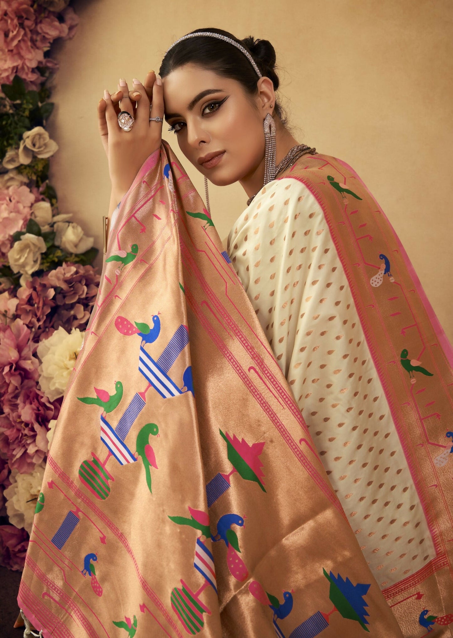 Vishnu Weaves Women's White Paithani Silk Saree with Blouse - Swadesiicart