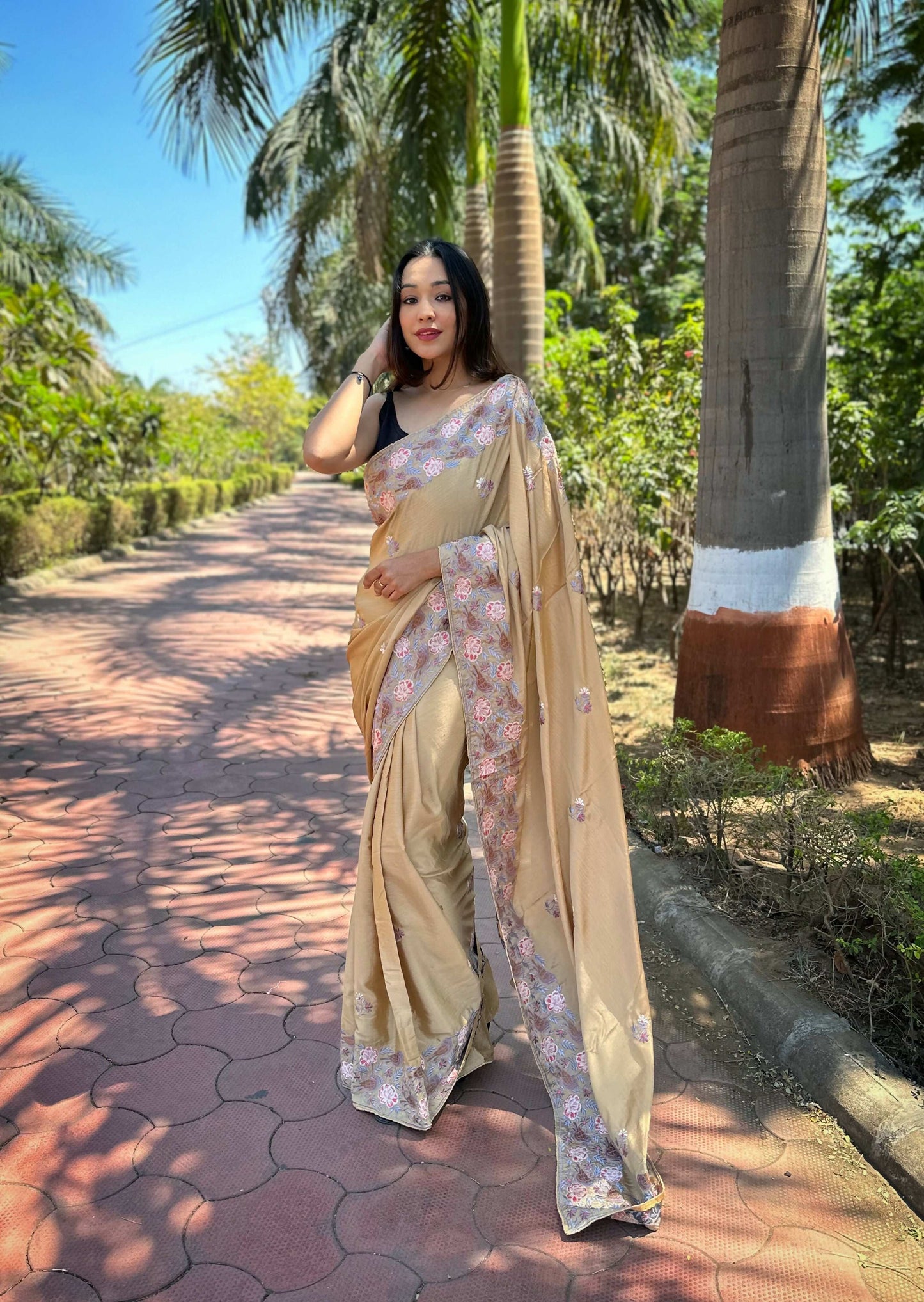Vamsee Chinon Panchi Cream Shimmer Saree - Swadesiicart