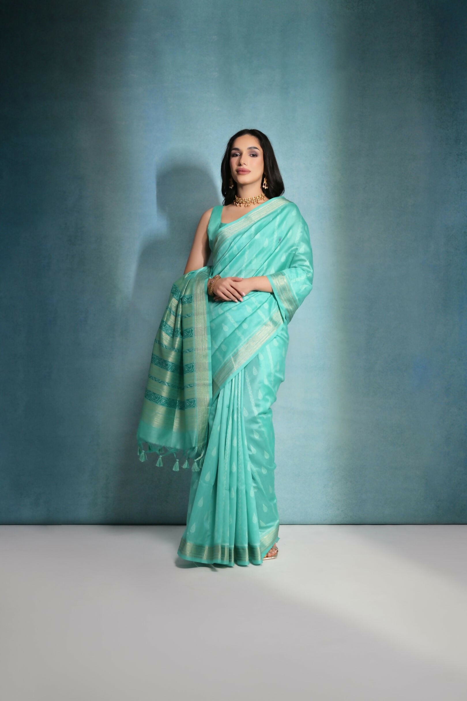 Vishnu Weaves Women's Sea-Green Raw Silk Zari Woven Saree with Blouse - Swadesiicart