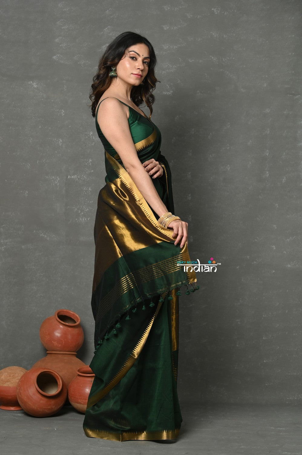 Very Much Indian ! High Quality Pure Mul Cotton Handloom Saree - Dark Green | Swadesiicart