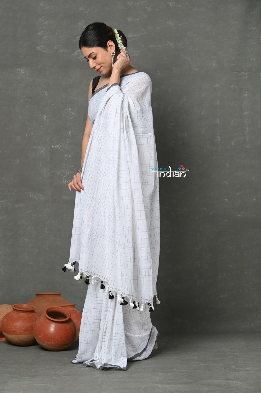 Very Much Indian Tyohaar - Mul Cotton Khadi Design Handloom Woven Saree - White | Swadesiicart