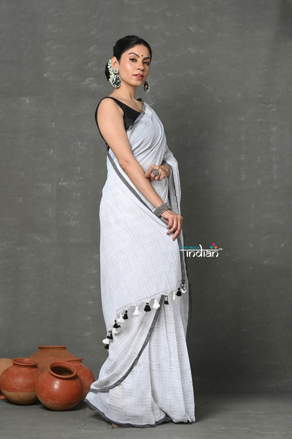 Very Much Indian Tyohaar - Mul Cotton Khadi Design Handloom Woven Saree - White | Swadesiicart
