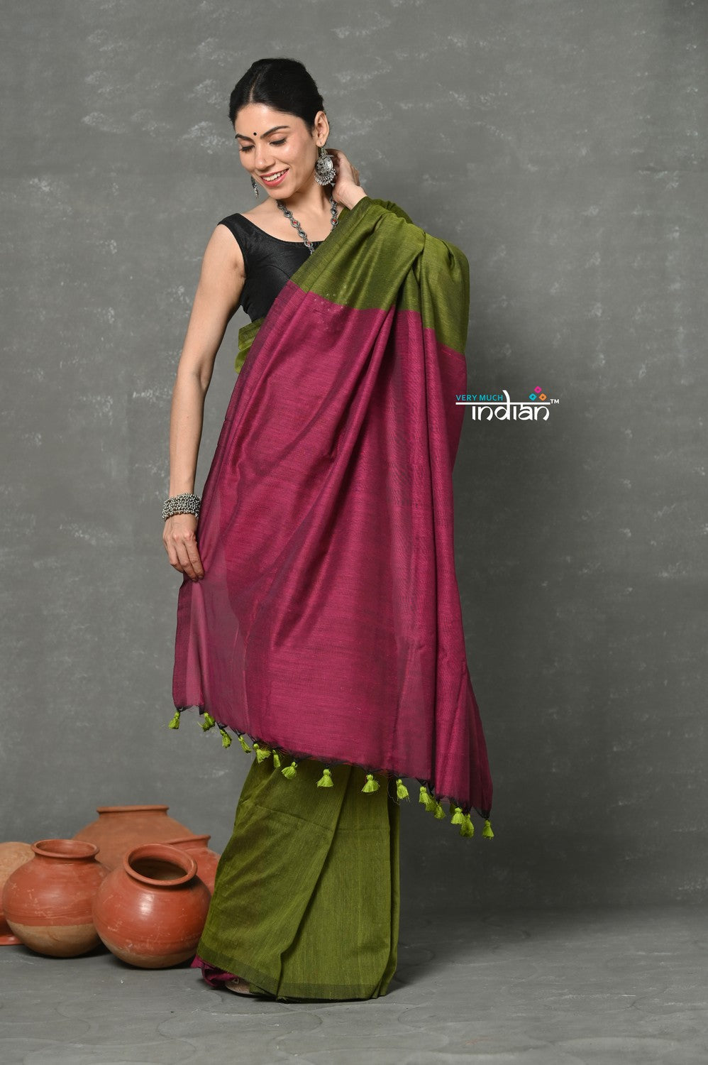Very Much Indian Pure Mul Cotton Handloom Saree - Mehendi Green | Swadesiicart