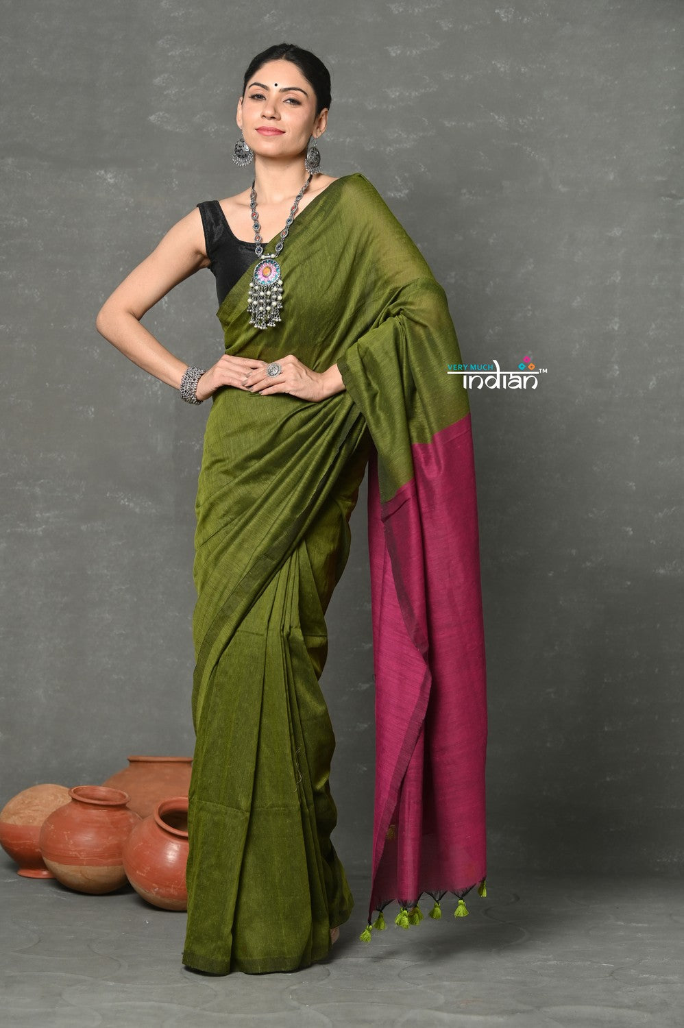 Very Much Indian Pure Mul Cotton Handloom Saree - Mehendi Green | Swadesiicart