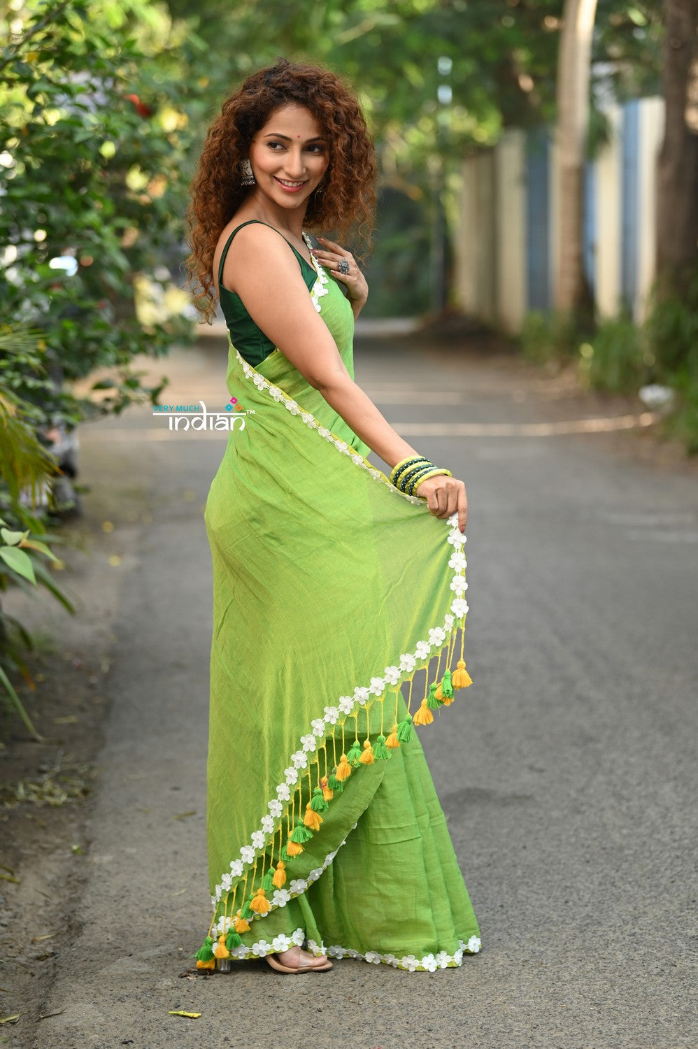 Very Much Indian Taapsee - Designer! Pure Mul Cotton Saree with Sleek Border - Leaf Green | Swadesiicart