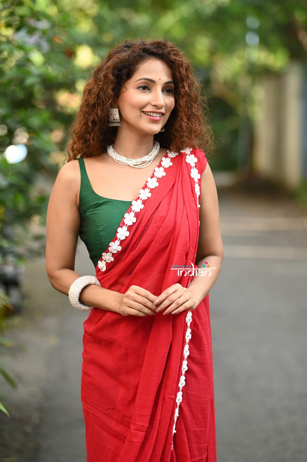 Very Much Indian Taapsee - Designer! Pure Mul Cotton Saree with Sleek Border - Bright Red | Swadesiicart