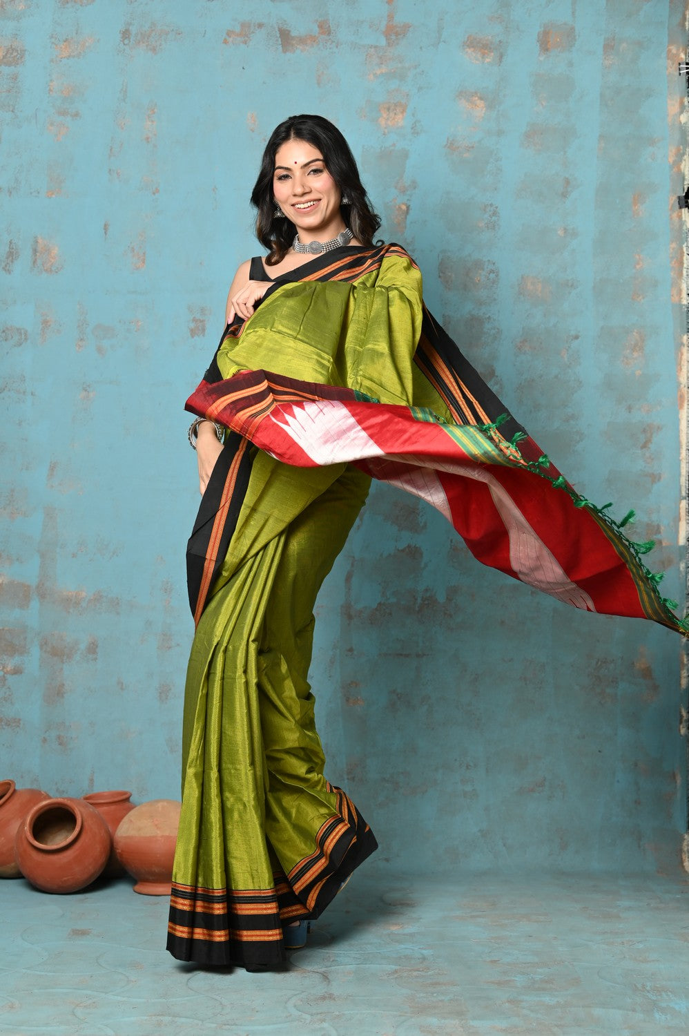 Very Much Indian Tyohaar - Traditional Handloom Dual Tone Green Ilkal Cotton Viscose with Red Pallu | Swadesiicart