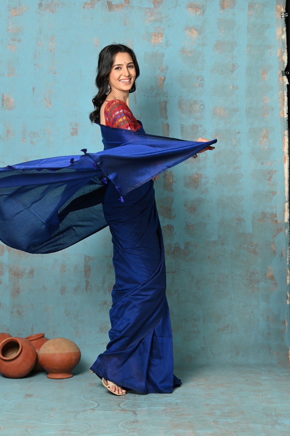 Very Much Indian Tyohaar - Mul Cotton Handloom Woven Saree - Navy Blue | Swadesiicart