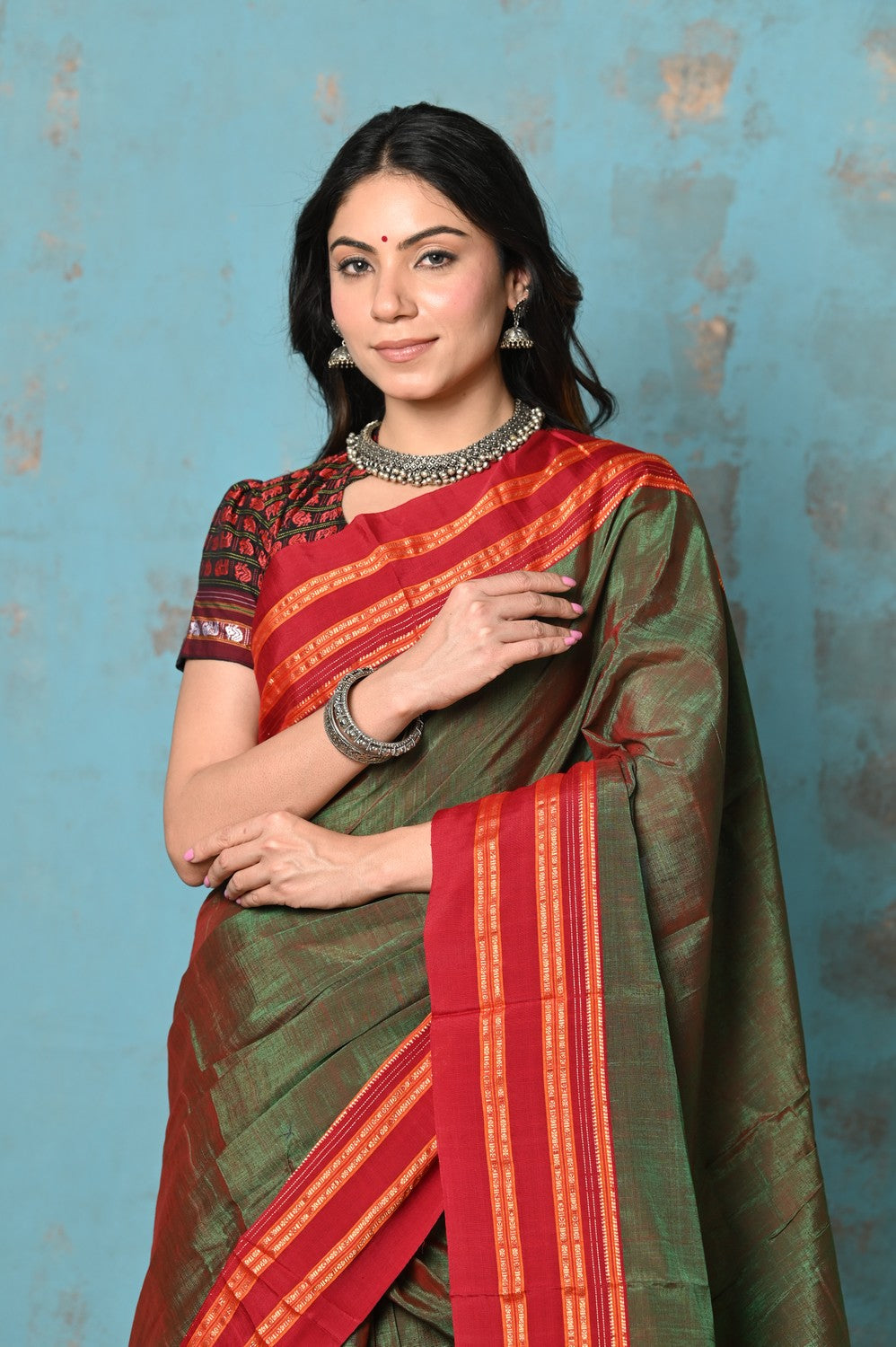 Very Much Indian Tyohaar - Traditional Handloom Dual Tone Green Red Ilkal Cotton Viscose with Red Pure Silk Pallu | Swadesiicart
