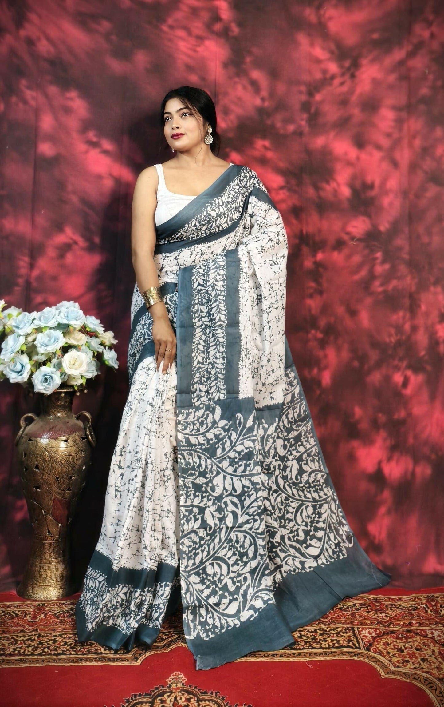 Exclusive Collection Beautiful Batique Print Black Pure Cotton Hand Print Handloom Saree With Running Blouse Piece - Swadesiicart