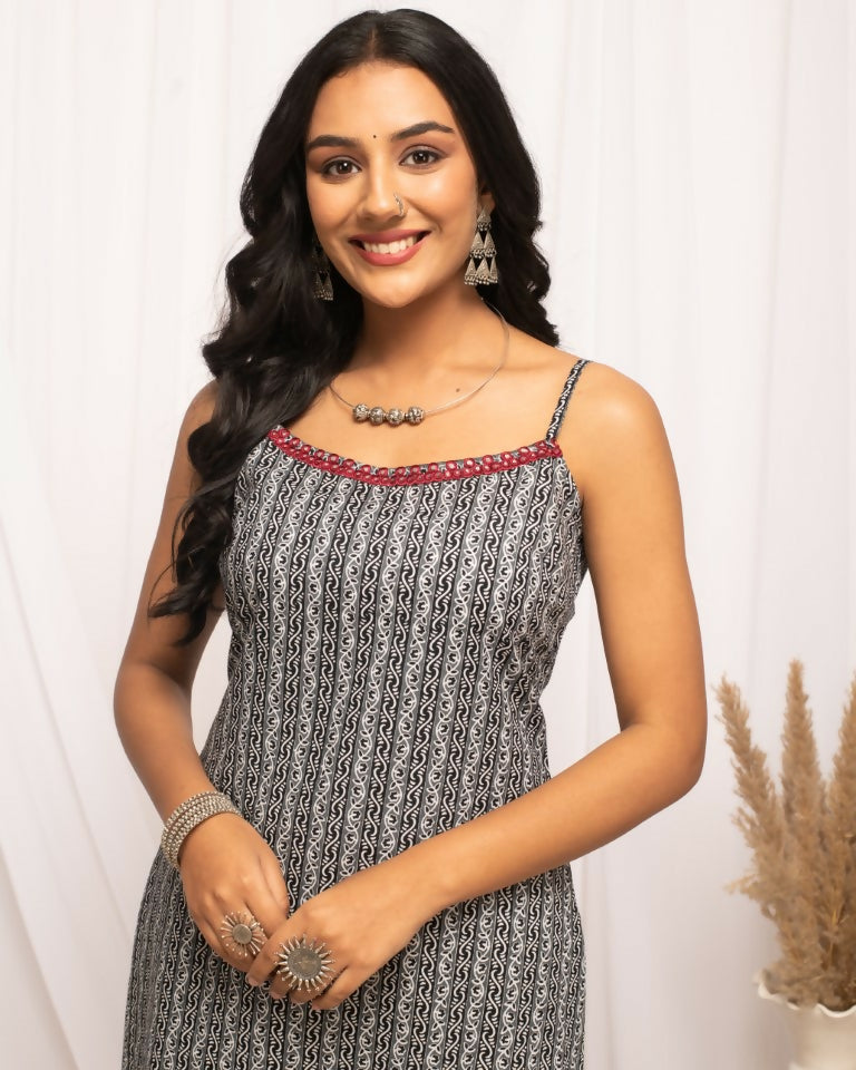FIORRA Women's Strip Printed Black Cotton Straight Kurta - Swadesiicart