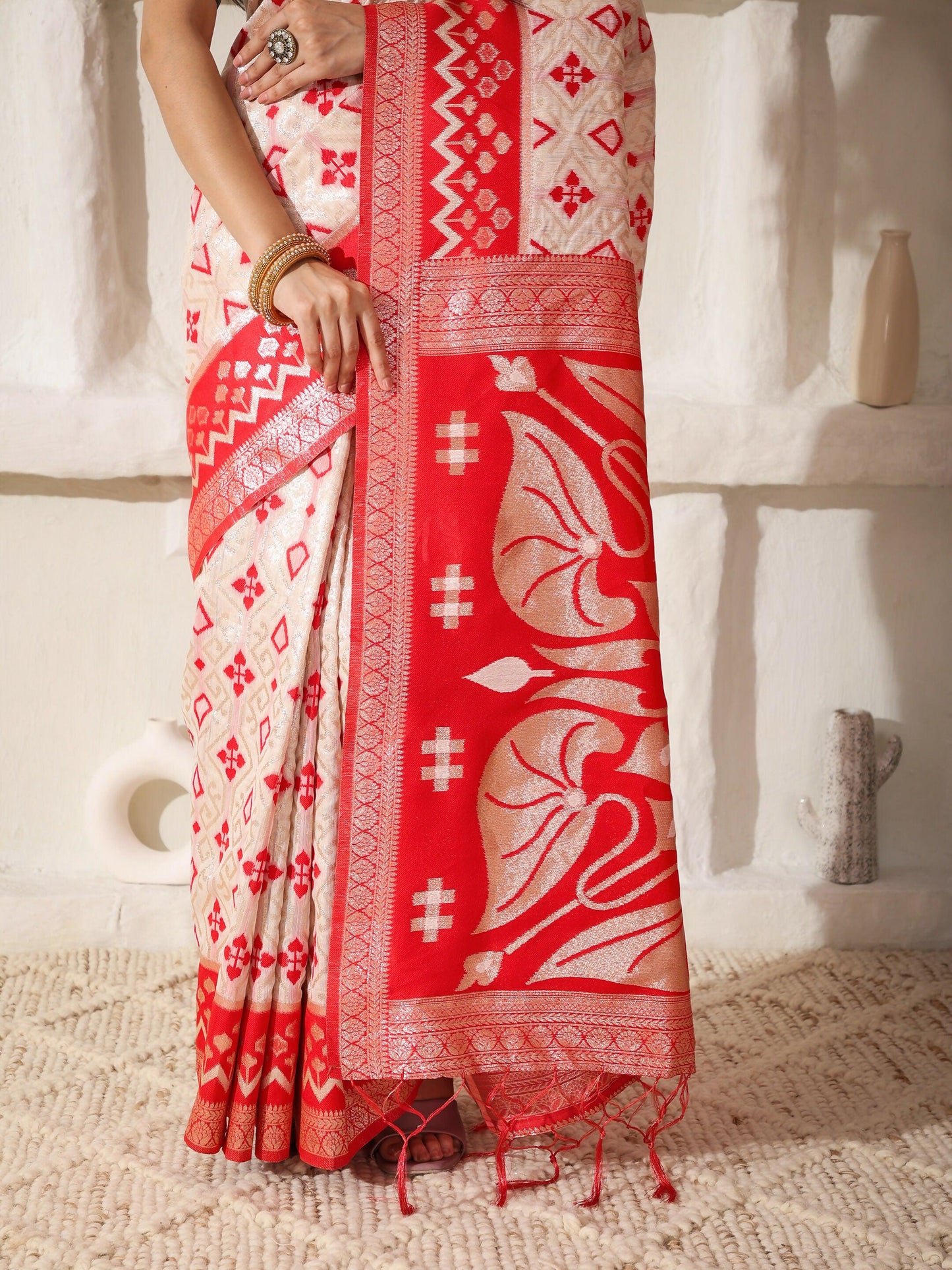 Shree Shyam Fashion Linen Cotton Red & White Saree