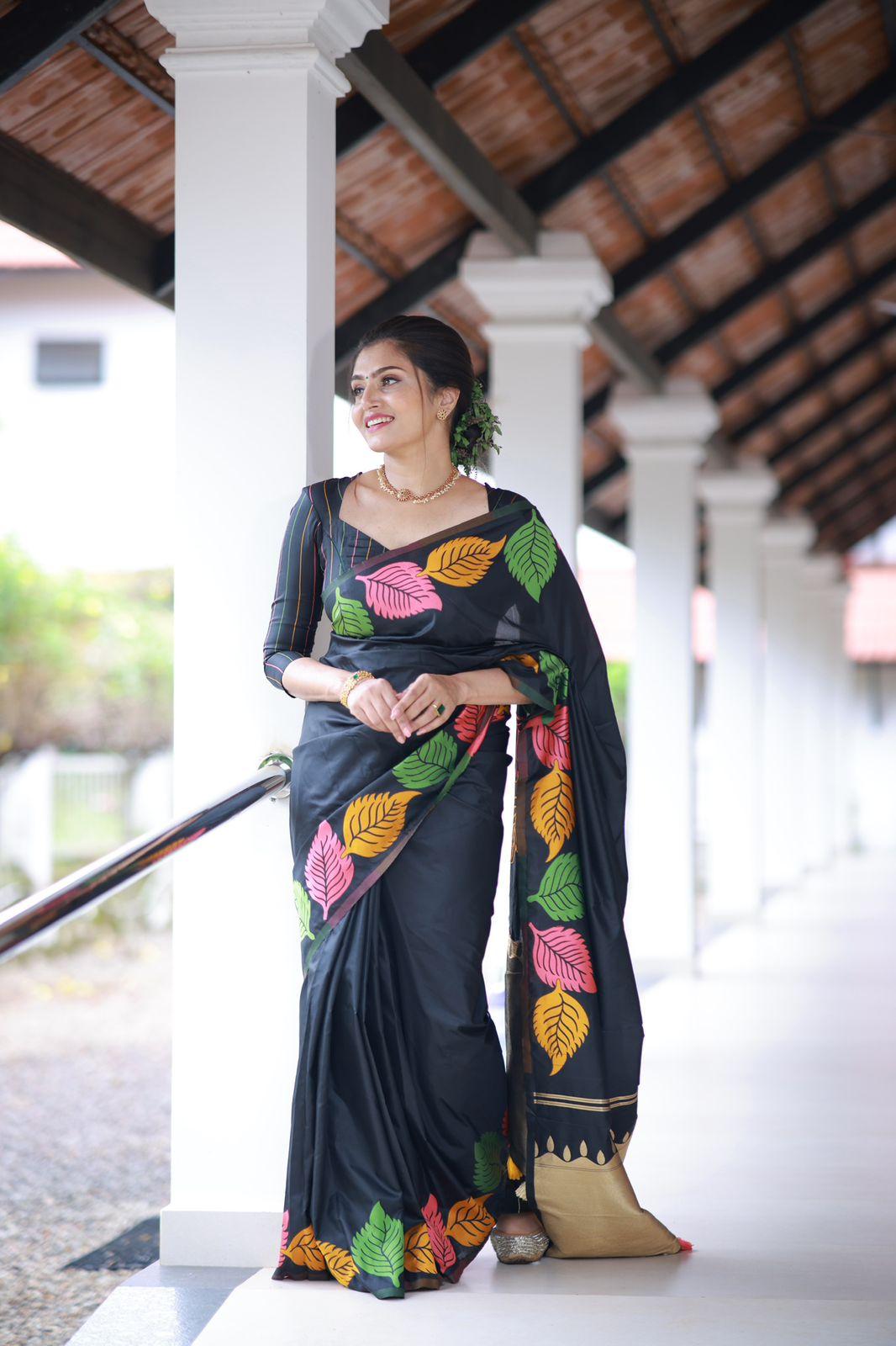 Black Pure Silk Woven Design Saree with Unstitched Blouse - Hiral Fashion | Swadesiicart