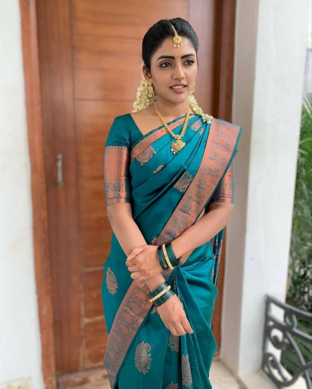 DEIANA'S Beautiful Designer Golden zari Soft Lichi Silk Saree - Blue - Swadesiicart