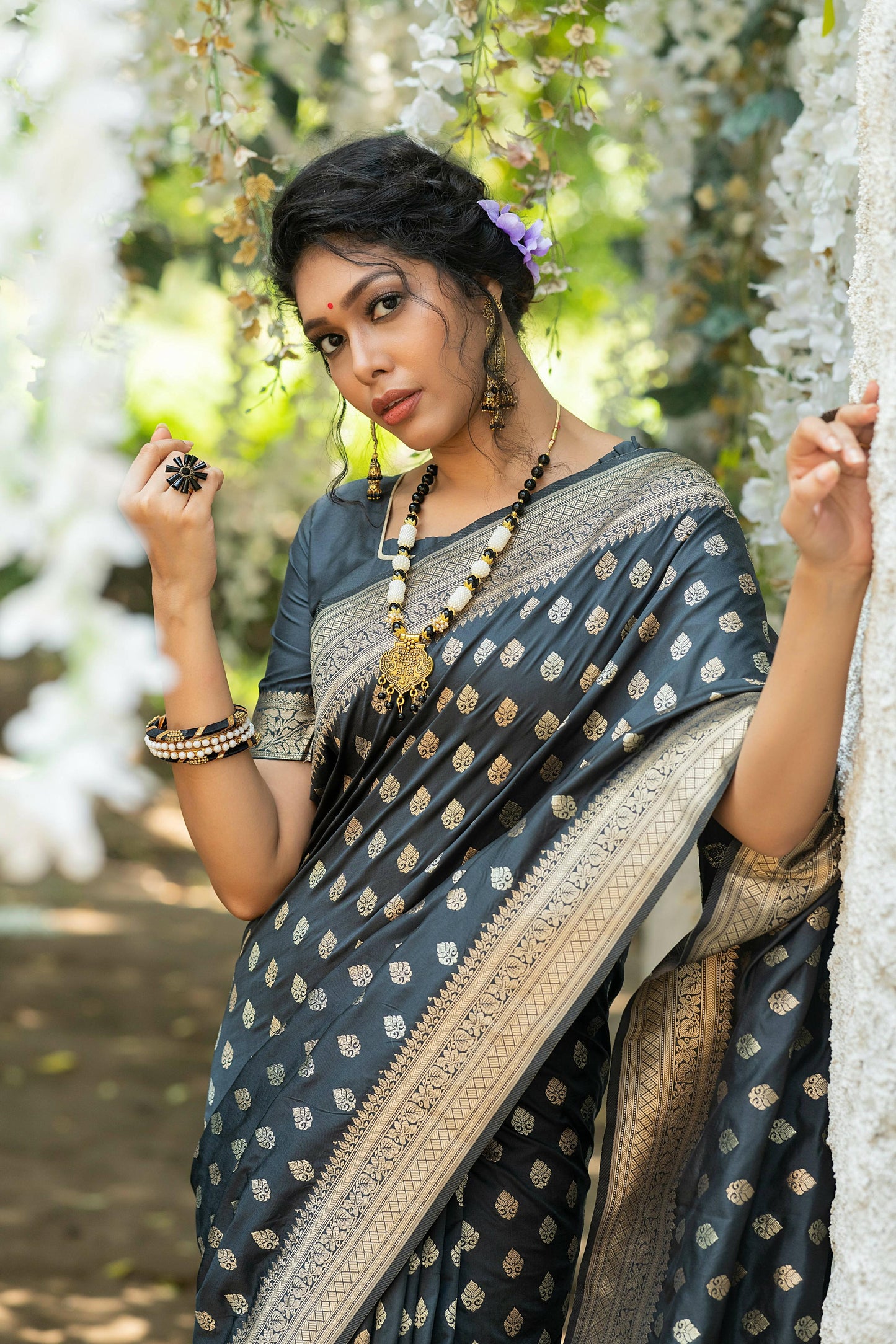 Vishnu Weaves Women's Grey Banarasi Silk Zari Woven Saree with Unstitched Blouse - Swadesiicart
