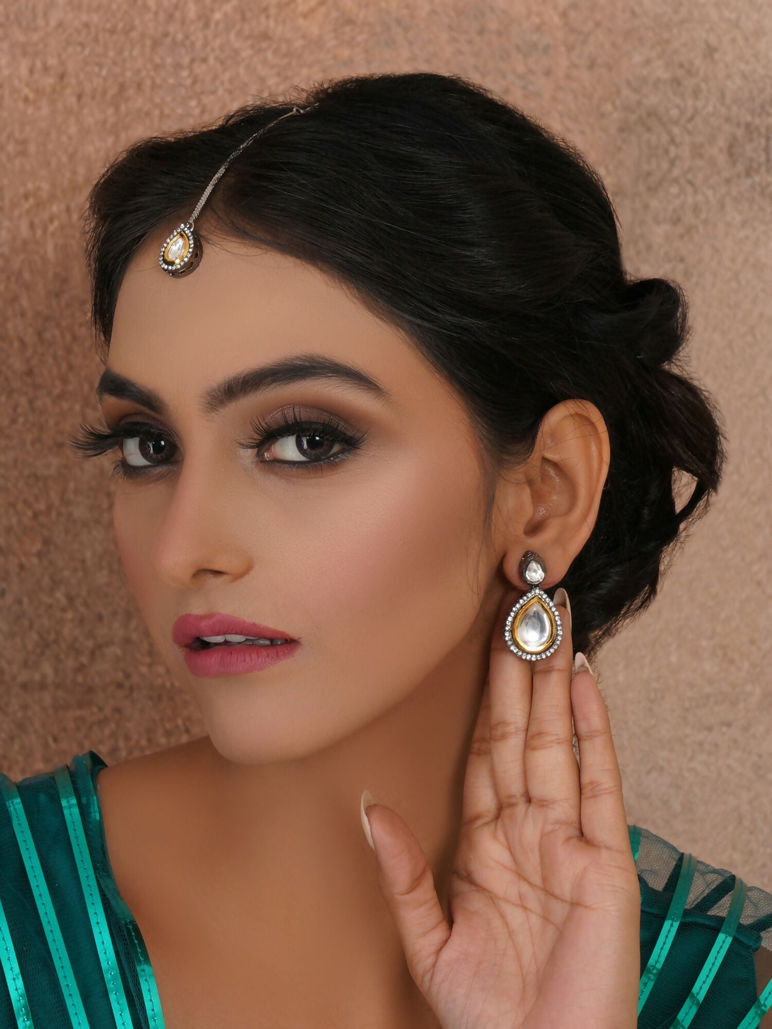 Tear Drop Dual Tone Kundan Maang Tikka with Earrings Jewellery Set (silver) - Ruby Raang - Ruby Raang Studio