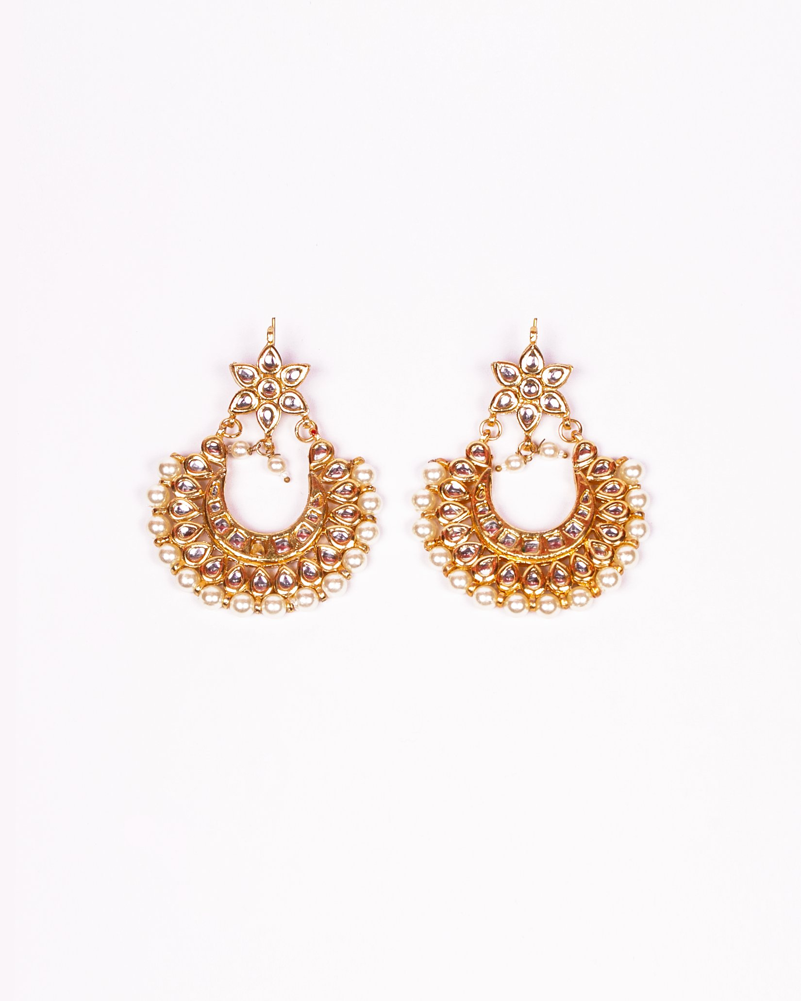 Gold-Polished Alloy Pearl And Kundan Choker Necklace Set - The Pari | Swadesiicart