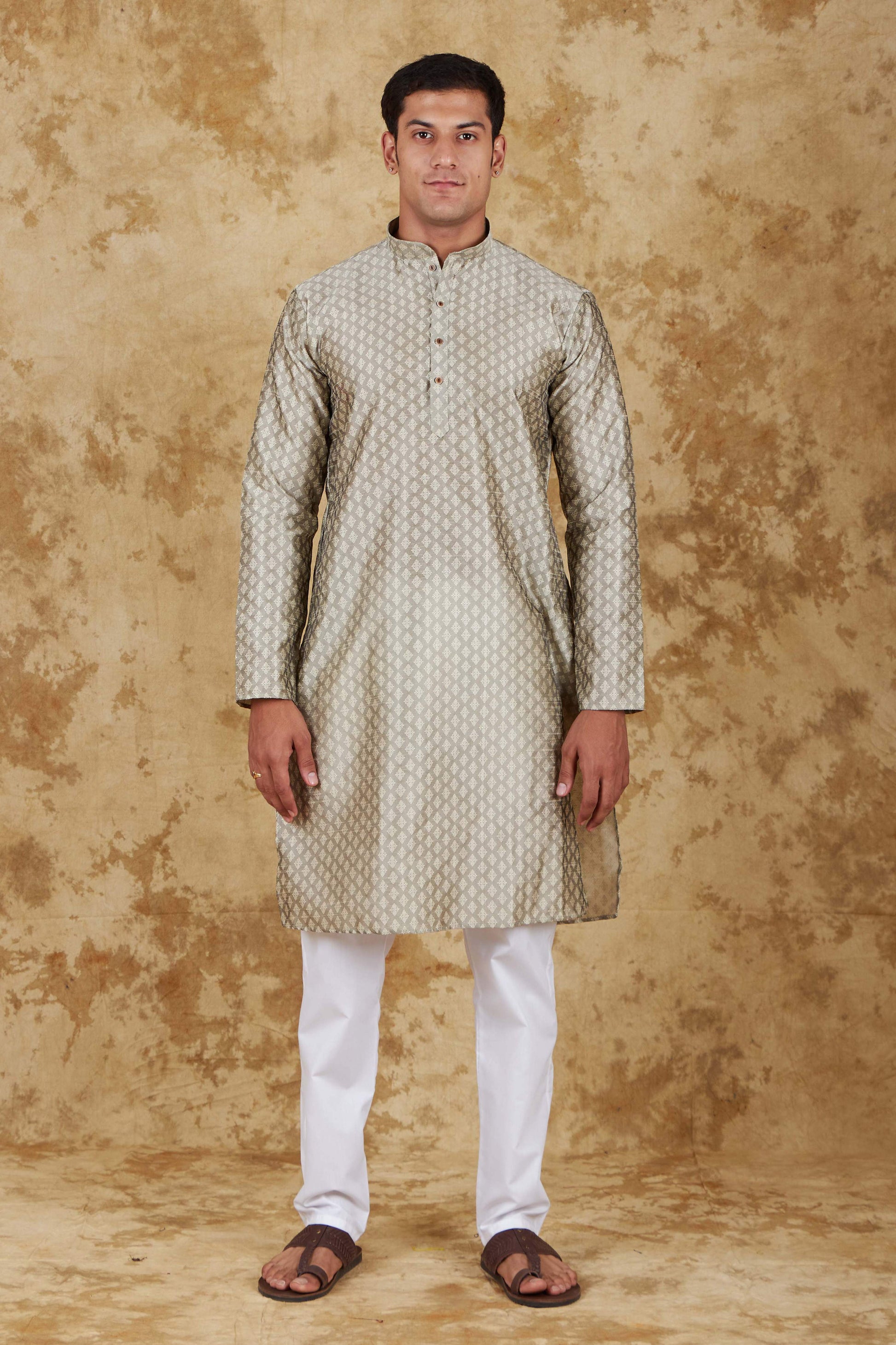Bluesaanchi Men's Sliver Banarasi Silk Kurta Set | Swadesiicart