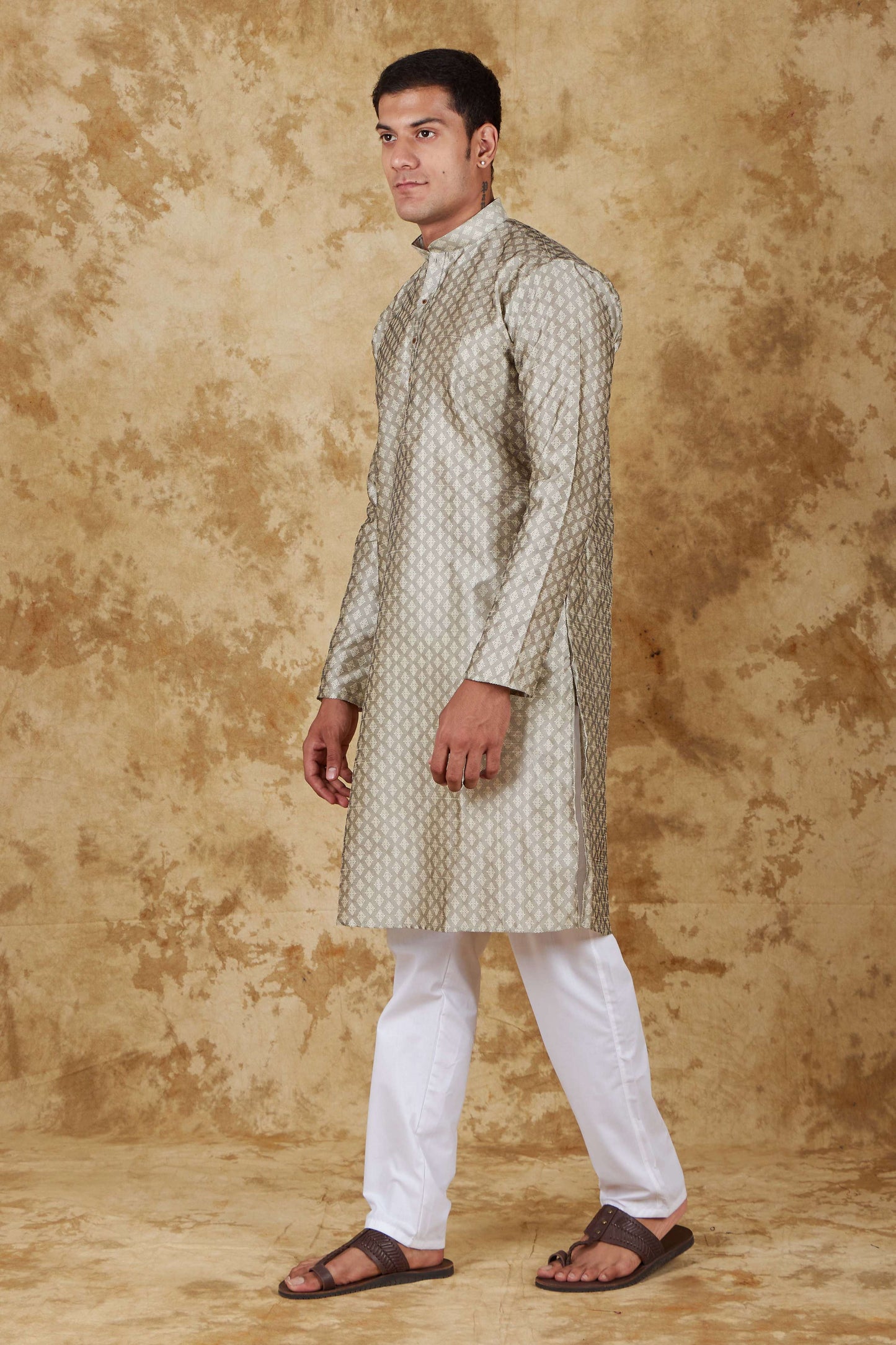 Bluesaanchi Men's Sliver Banarasi Silk Kurta Set | Swadesiicart