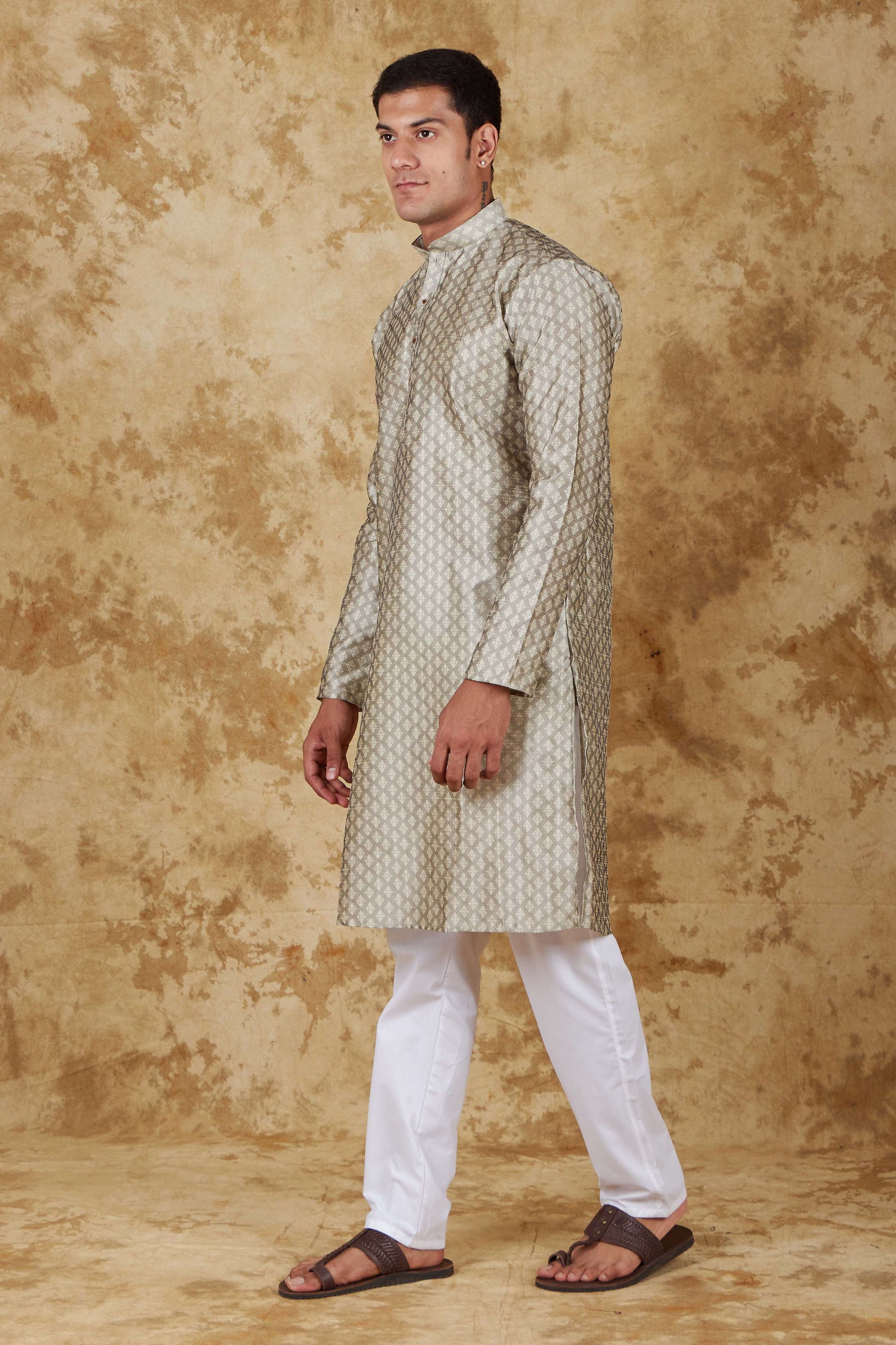 Bluesaanchi Men's Sliver Banarasi Silk Kurta Set | Swadesiicart